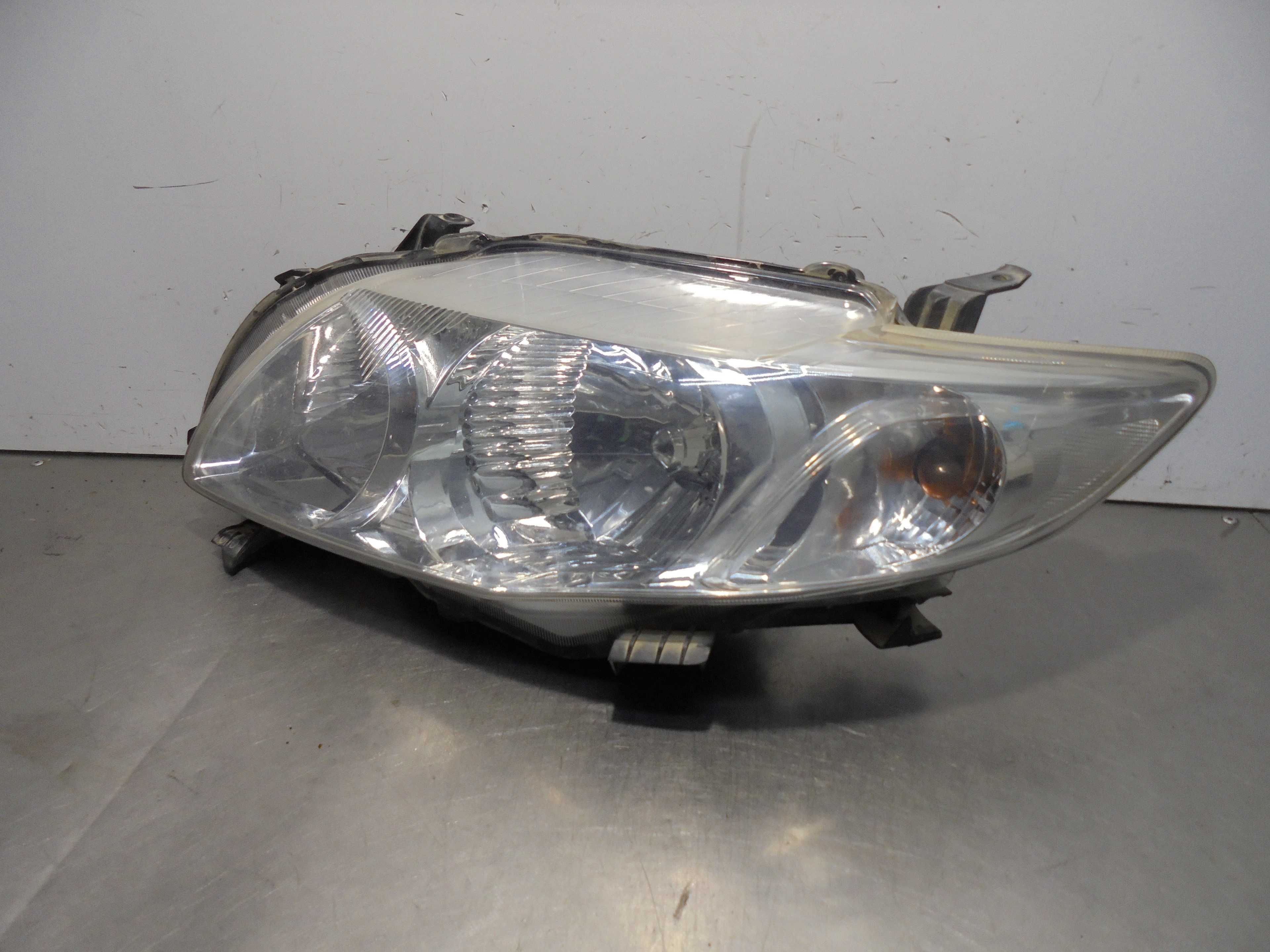 Recambio de faro izquierdo para toyota corolla (e15) 2.0 turbodiesel cat referencia OEM IAM  KOITO 
