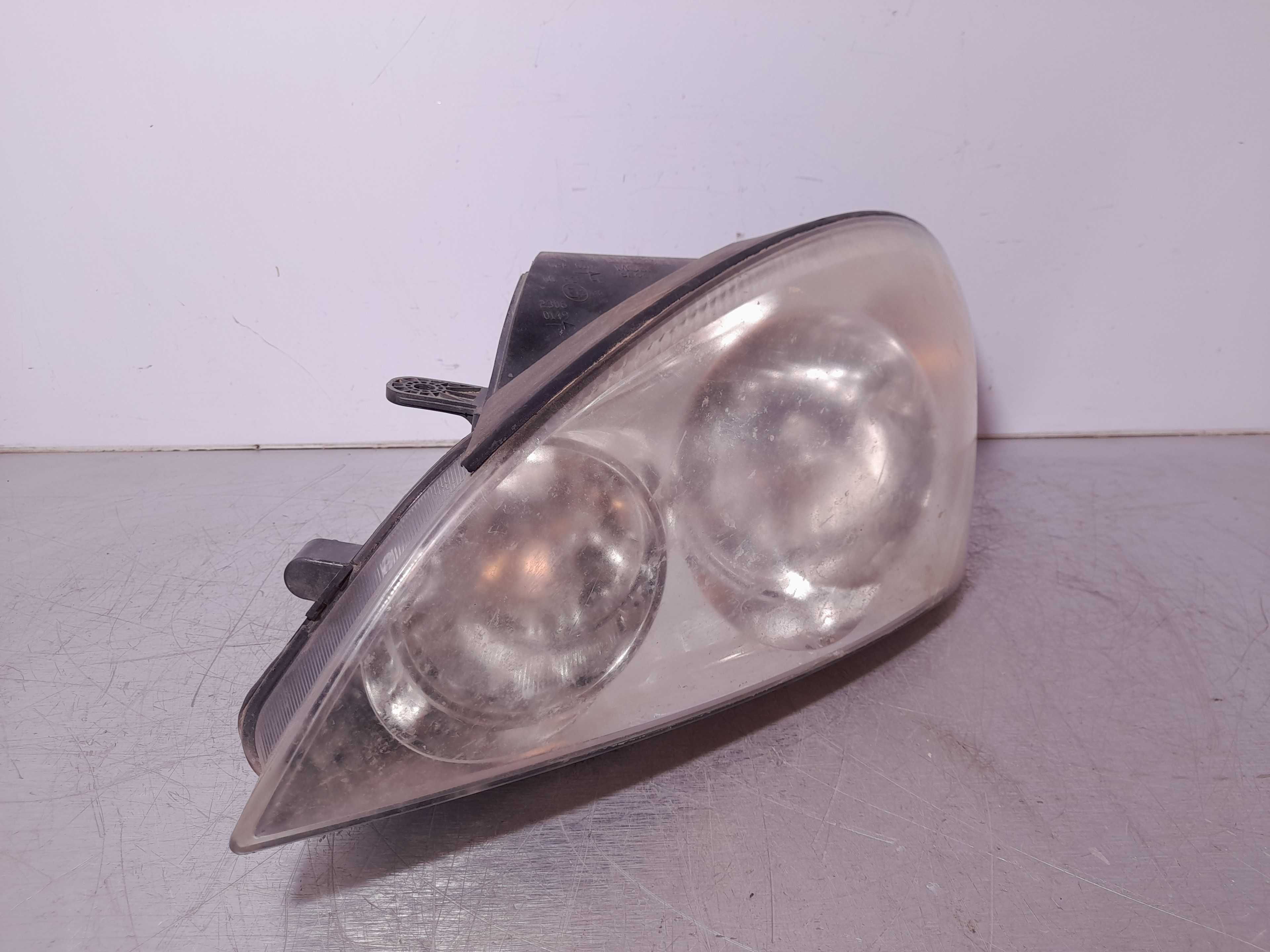 Recambio de faro izquierdo para kia cee´d active referencia OEM IAM 921011H0XX  