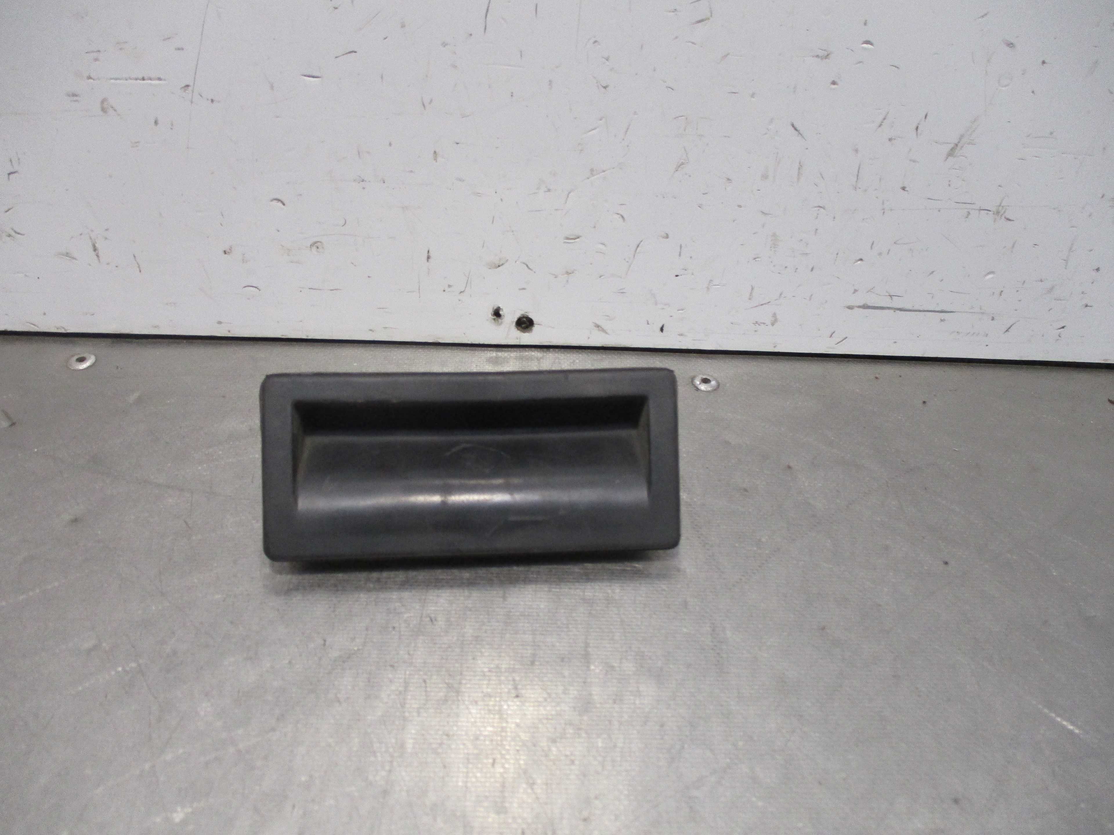 Recambio de maneta exterior porton para audi a3 sedán (8vm) 30 tdi básico referencia OEM IAM 5N0827566  