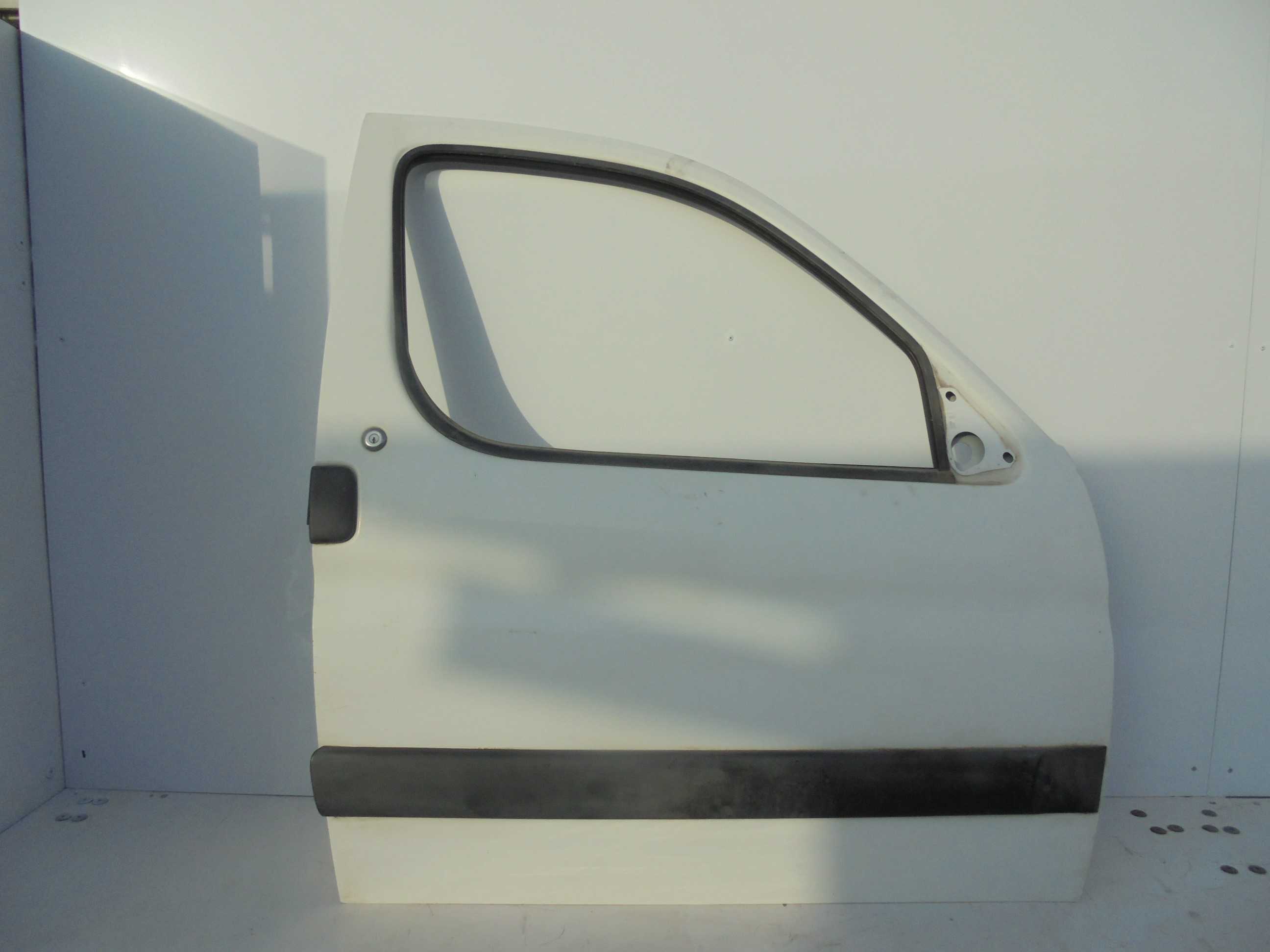 Recambio de puerta delantera derecha para peugeot partner (s1) referencia OEM IAM   