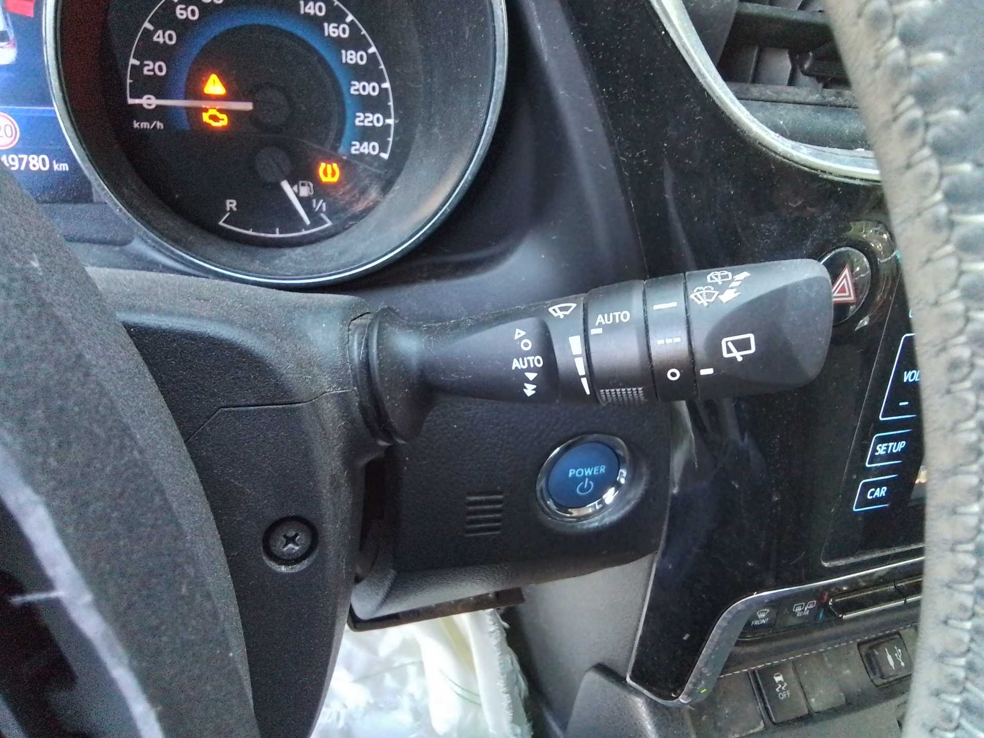 Recambio de mando limpia para toyota auris hybrid active referencia OEM IAM   