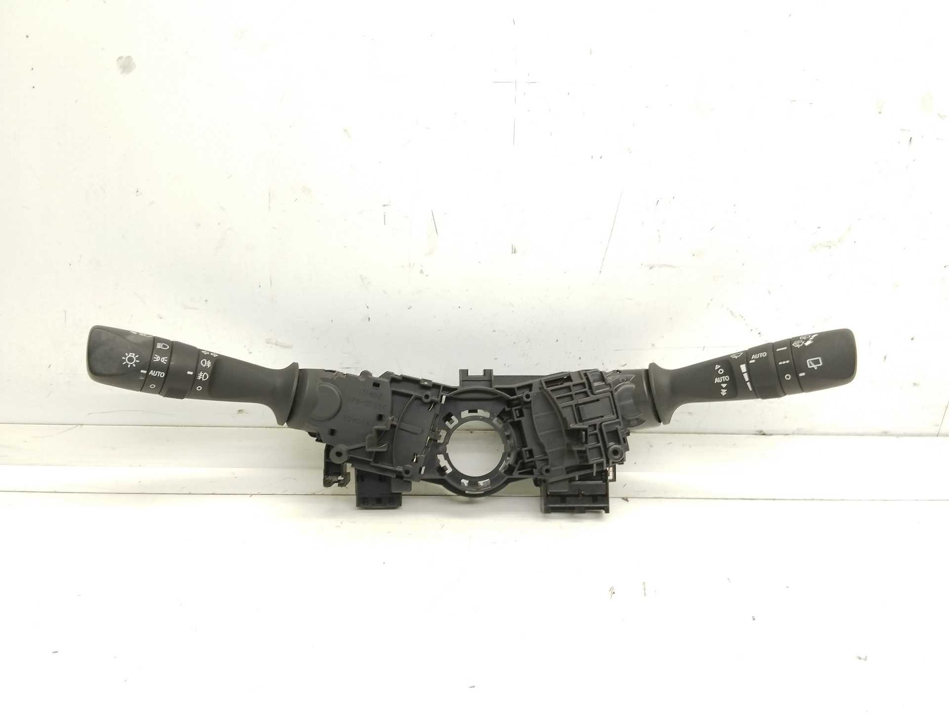 Recambio de mando luces para toyota auris hybrid active referencia OEM IAM 0272017F852  