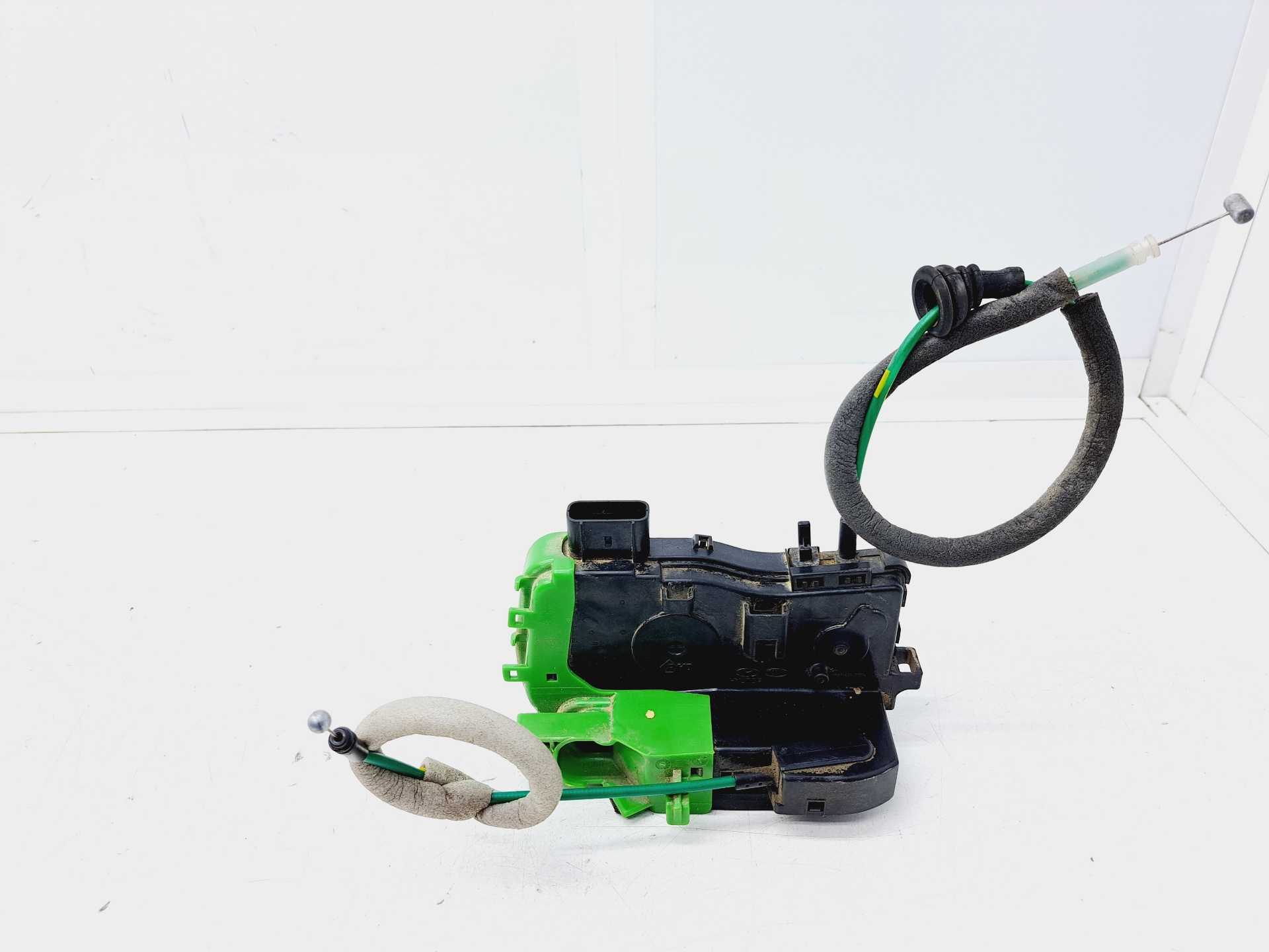 Recambio de cerradura puerta trasera derecha para hyundai i40 cw klass blue referencia OEM IAM   