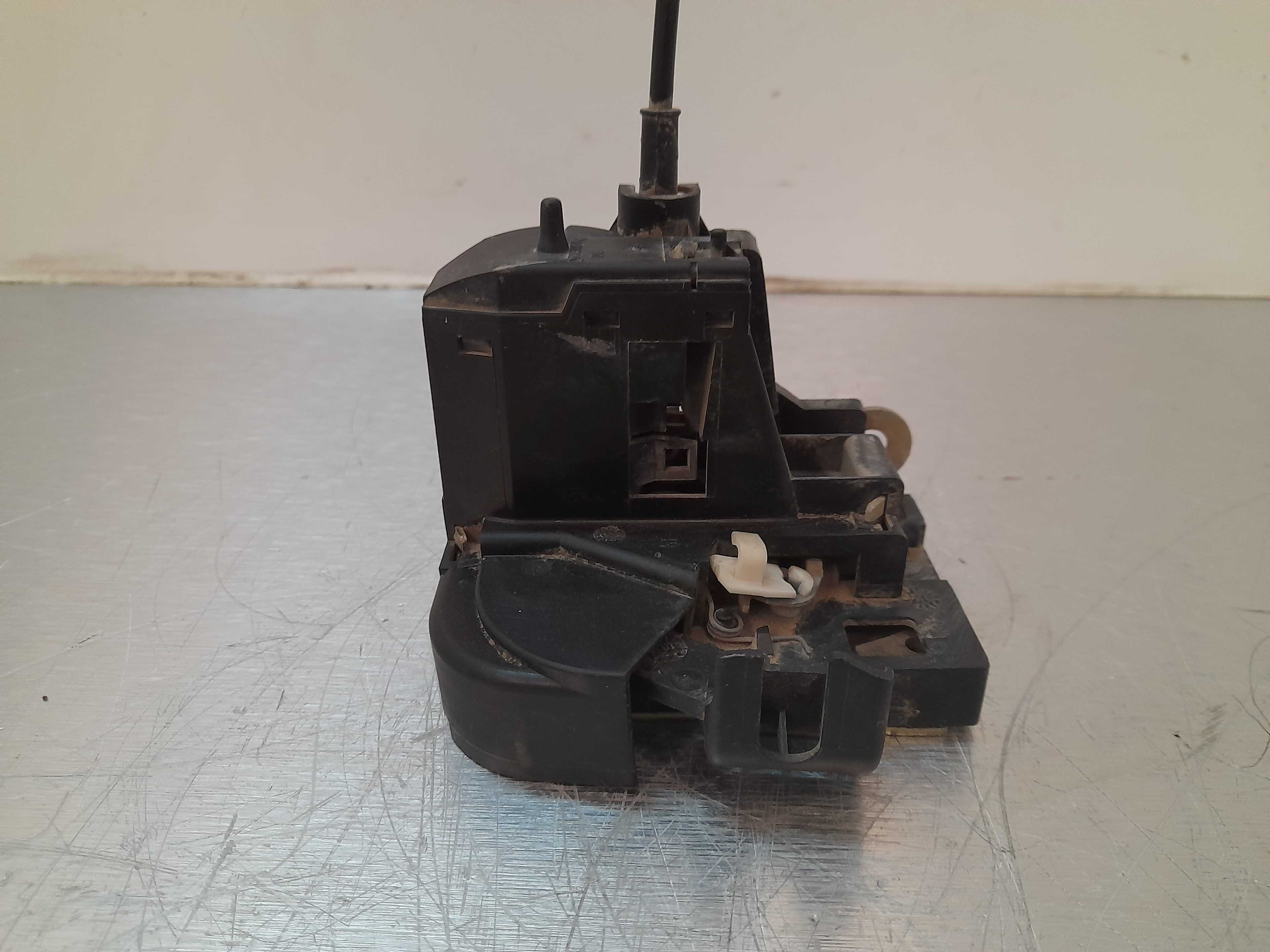 Recambio de cerradura puerta delantera derecha para renault megane i classic (la0) referencia OEM IAM 151101A  