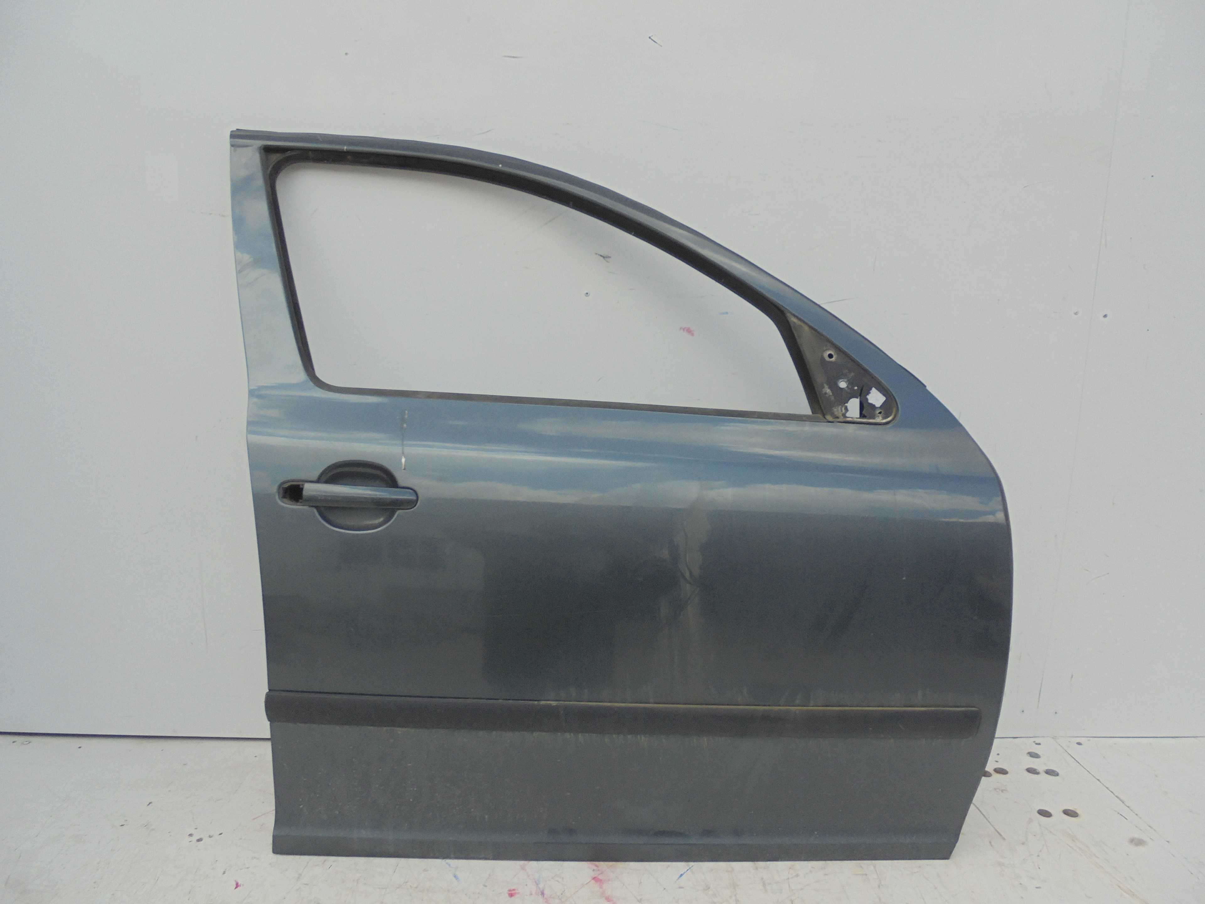 Recambio de puerta delantera derecha para skoda octavia berlina (1z3) active referencia OEM IAM   