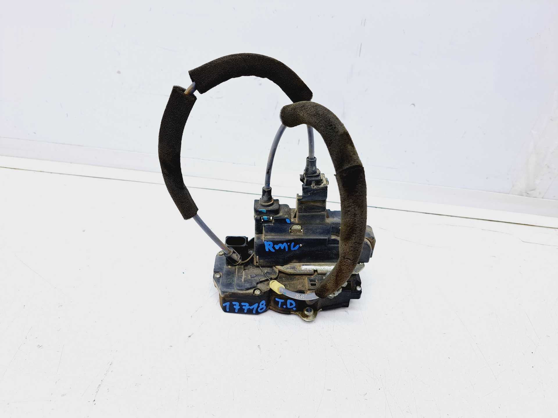 Recambio de cerradura puerta trasera derecha para chevrolet captiva 2.0 vcdi ls referencia OEM IAM   