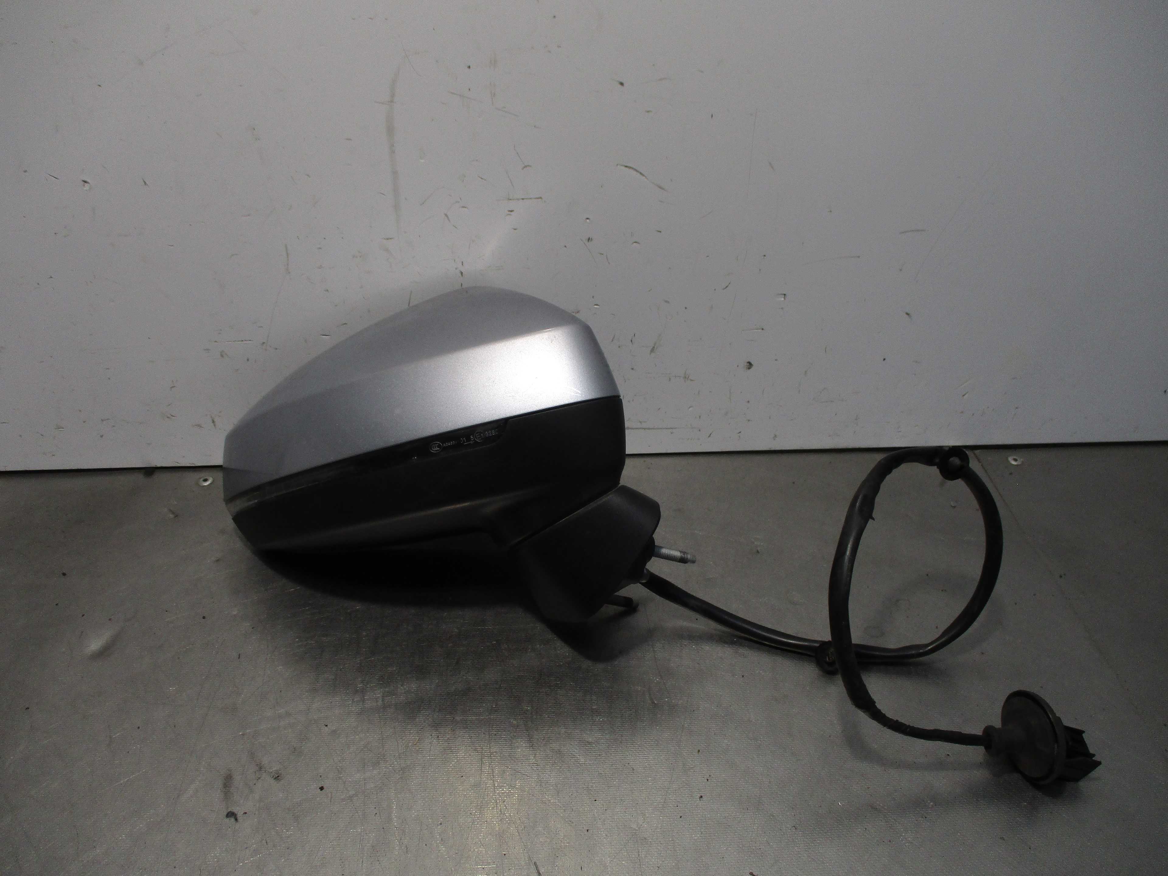 Recambio de retrovisor derecho para audi a3 sedán (8vm) 30 tdi básico referencia OEM IAM  ELECTRICO 4 PUERTAS 