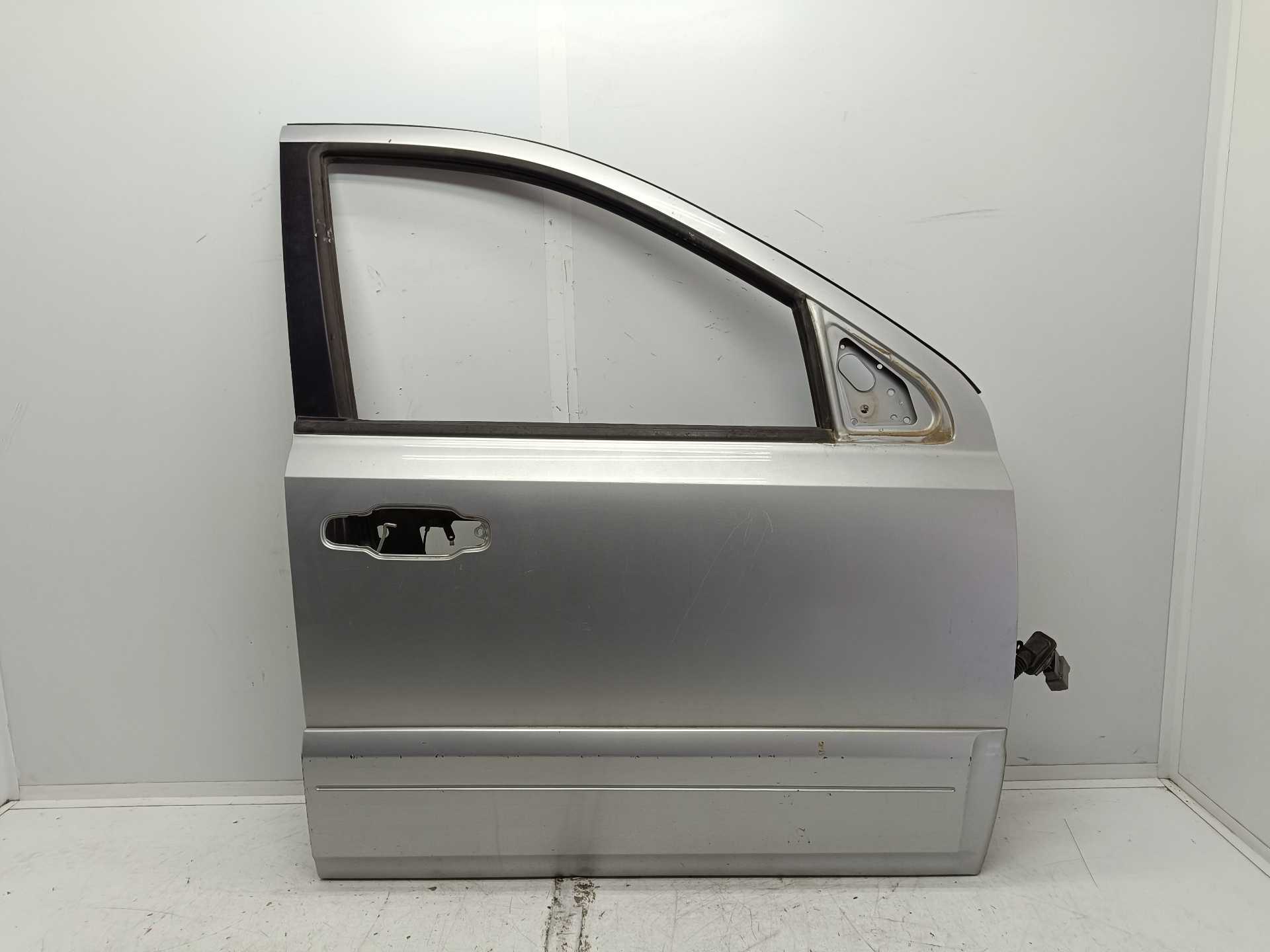 Recambio de puerta delantera derecha para kia sorento 2.5 crdi active referencia OEM IAM   
