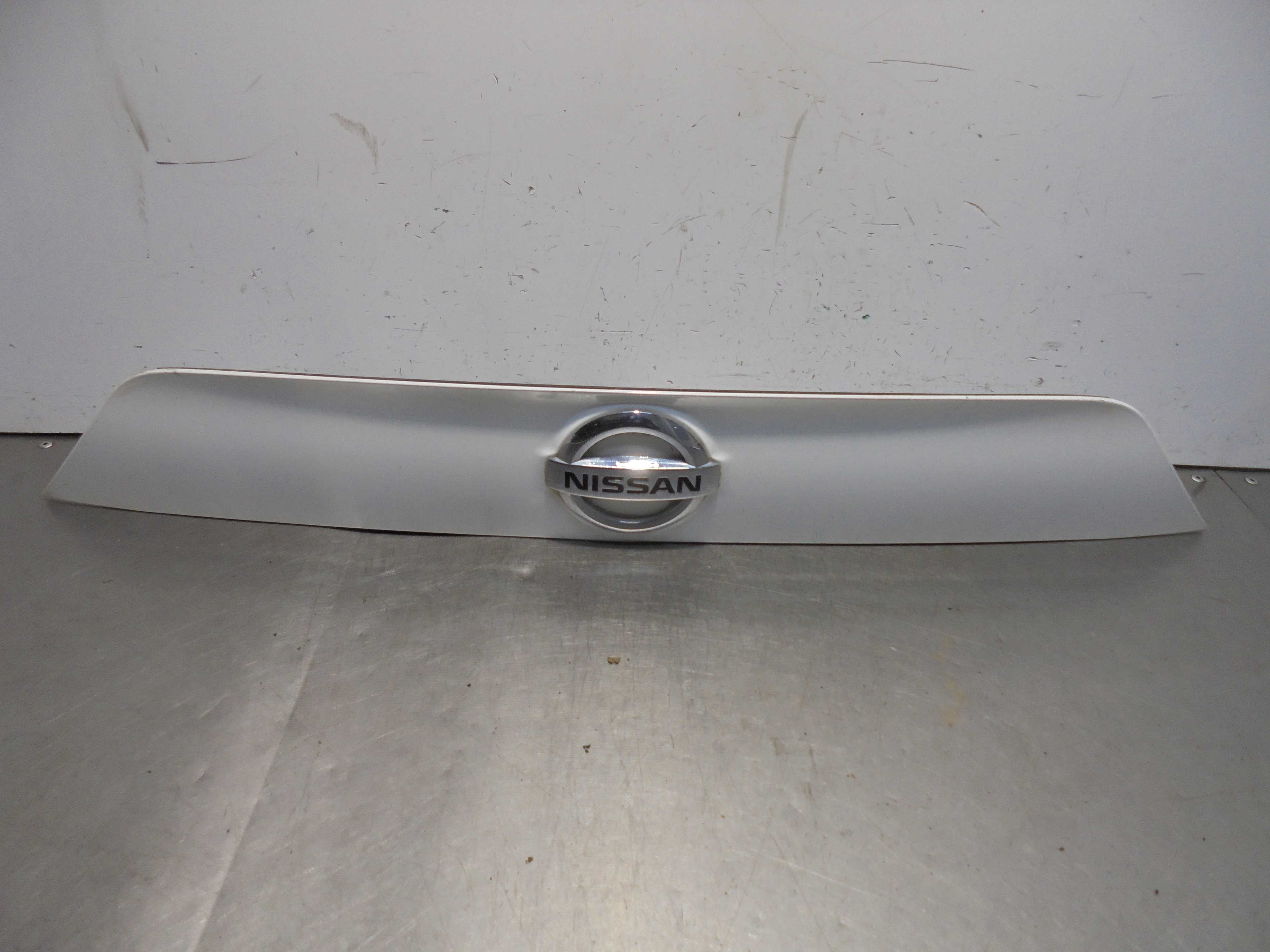 Recambio de molduras traseras para nissan qashqai (j11) 360 referencia OEM IAM 5481U100  