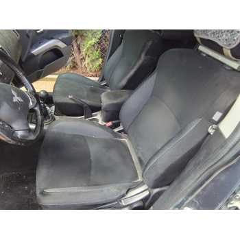ASIENTO DELANTERO IZQUIERDO 