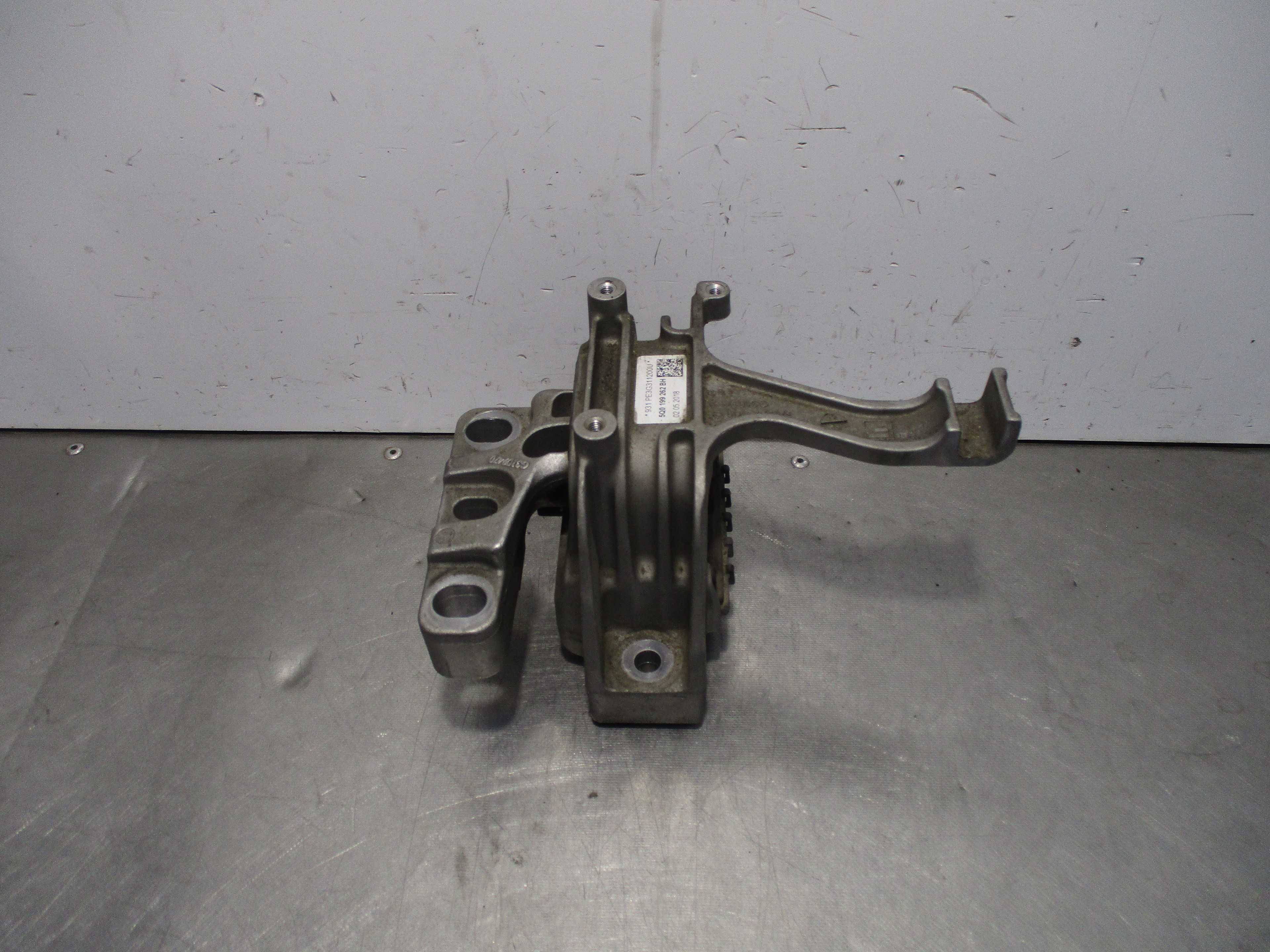 Recambio de soporte motor derecho para audi a3 sedán (8vm) 30 tdi básico referencia OEM IAM 5Q0199262BH  