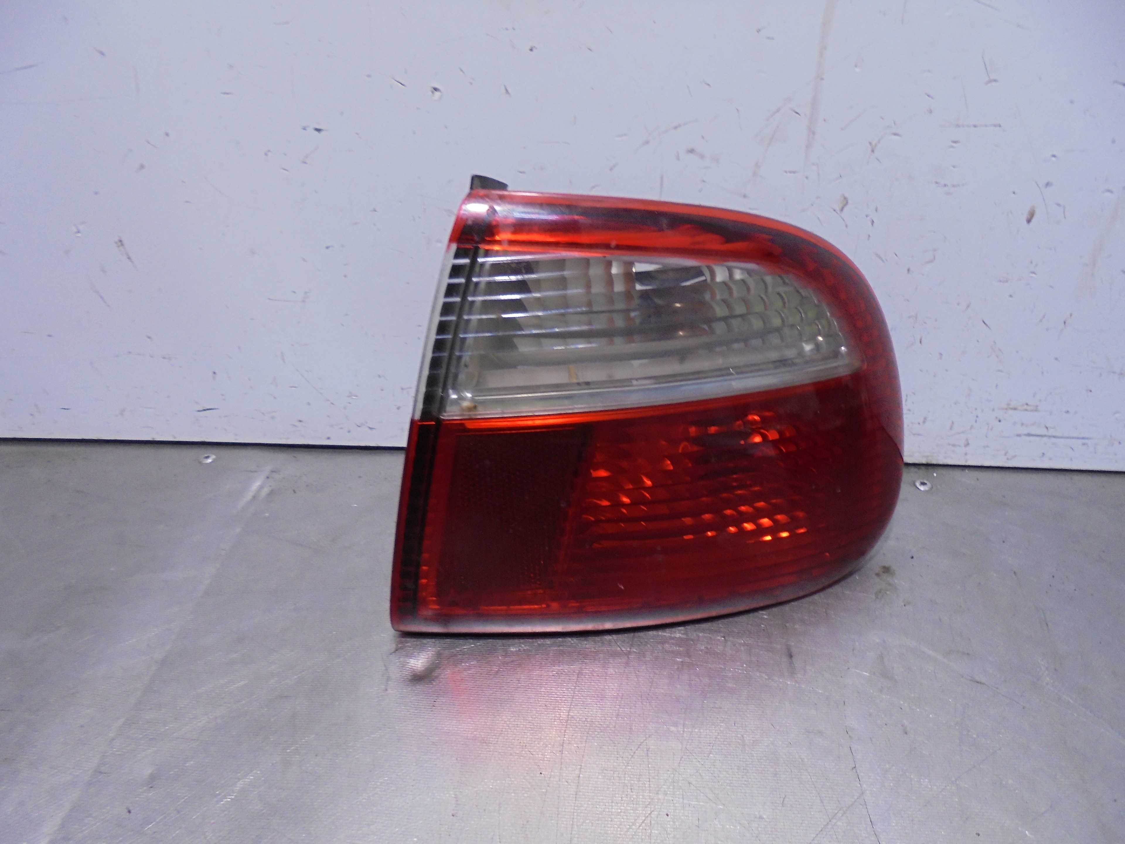 Recambio de piloto trasero derecho para seat toledo (1m2) signo referencia OEM IAM 1M5945257 HELLA 