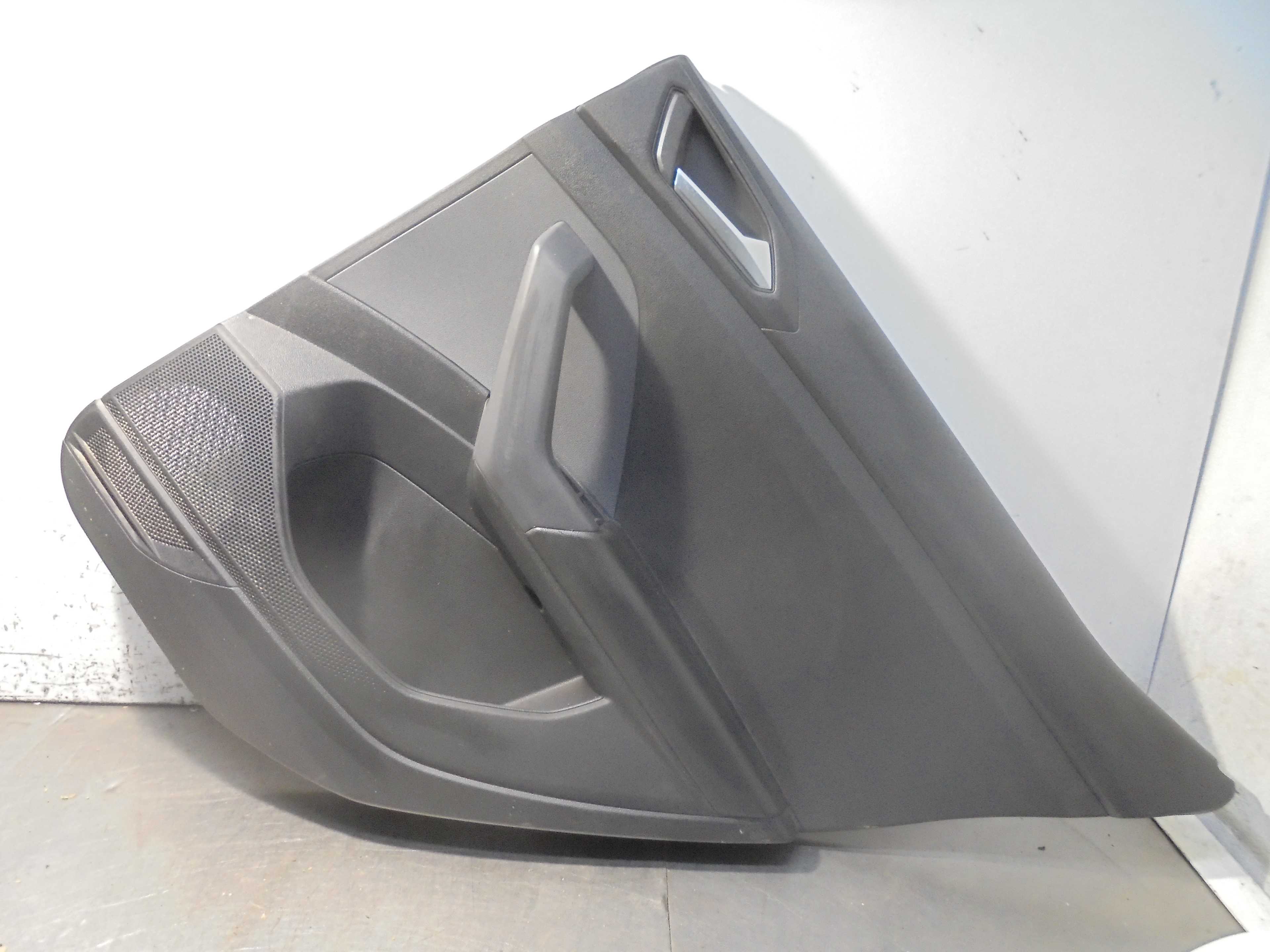 Recambio de guarnecido puerta trasera derecha para volkswagen t-cross advance referencia OEM IAM 2GM867212  