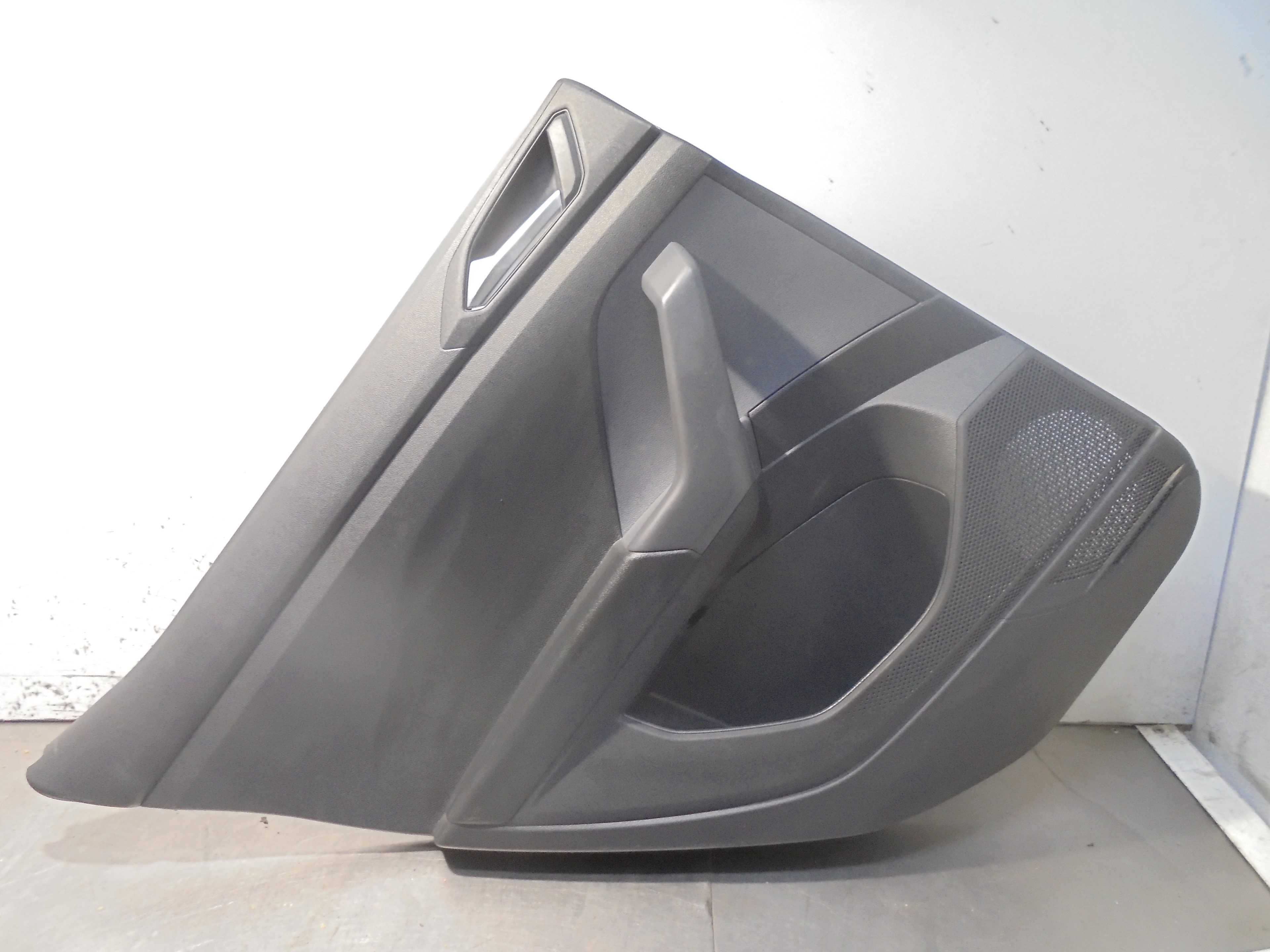 Recambio de guarnecido puerta trasera izquierda para volkswagen t-cross advance referencia OEM IAM 2GM867211  
