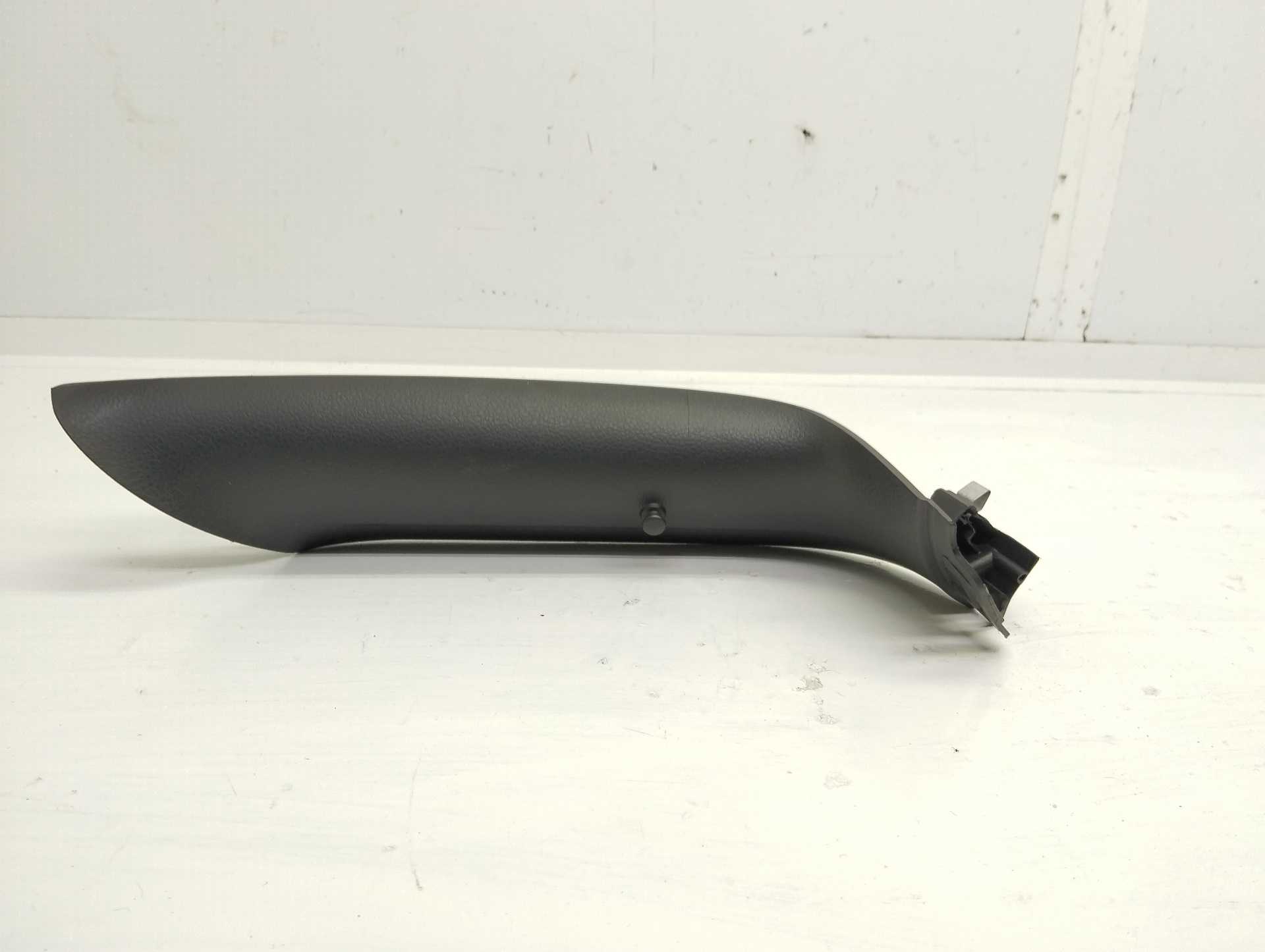 Recambio de moldura interior para volkswagen golf vii lim. 2.0 tsi referencia OEM IAM 5G6867713  
