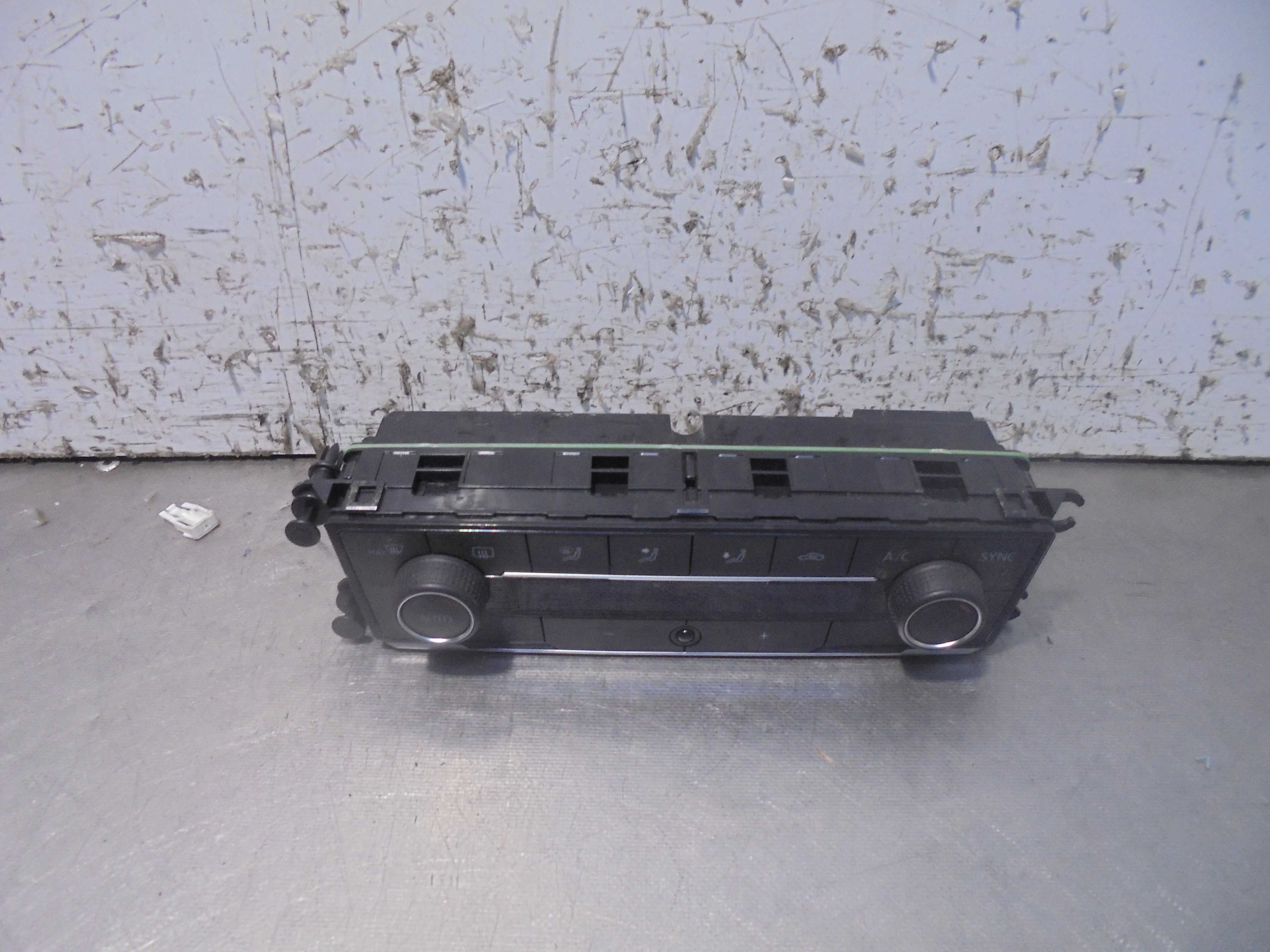 Recambio de mando climatizador para volkswagen t-cross advance referencia OEM IAM 2G0907044M  