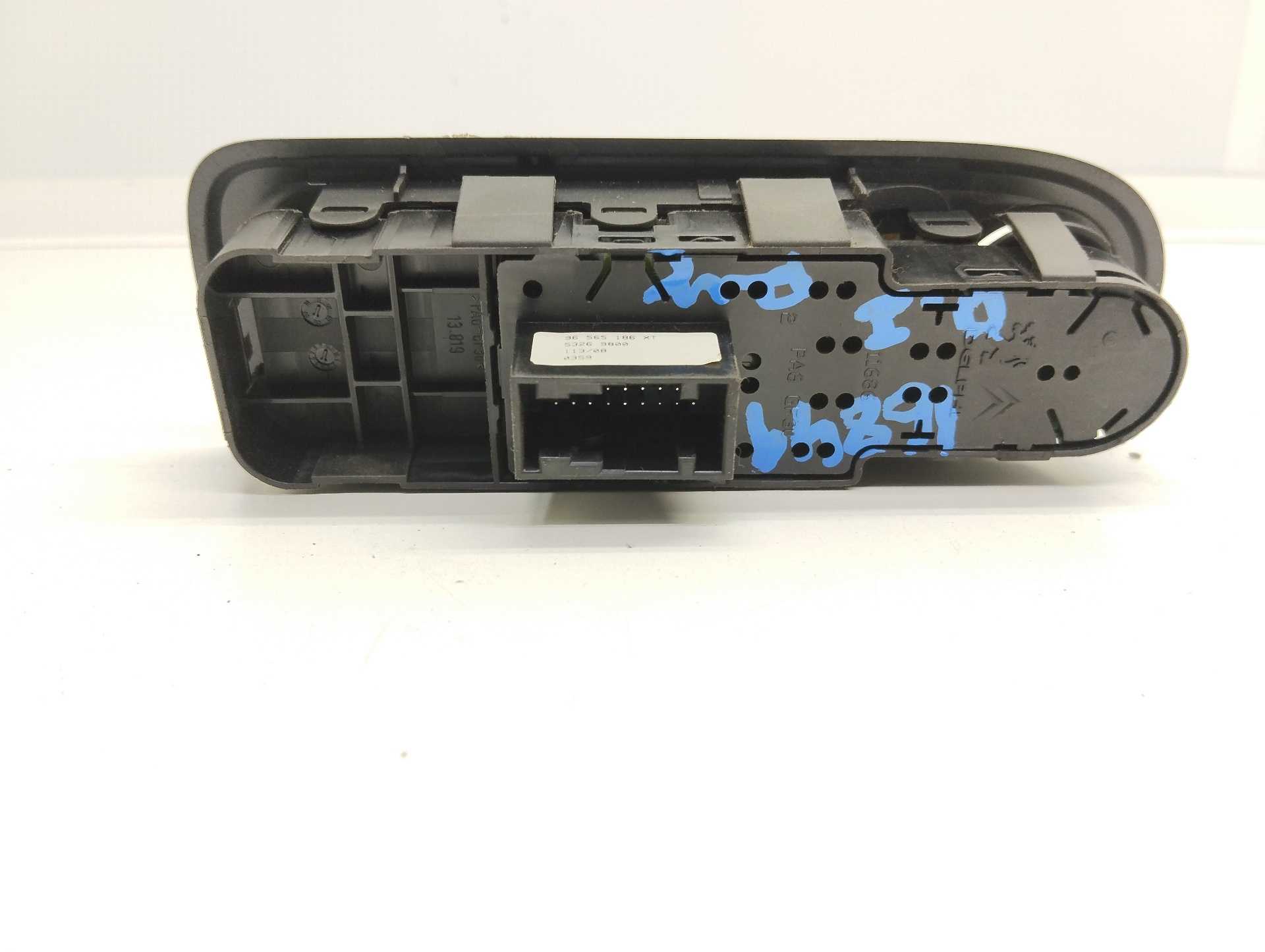 Recambio de mando elevalunas delantero izquierdo para peugeot 308 confort referencia OEM IAM 96565186XT  