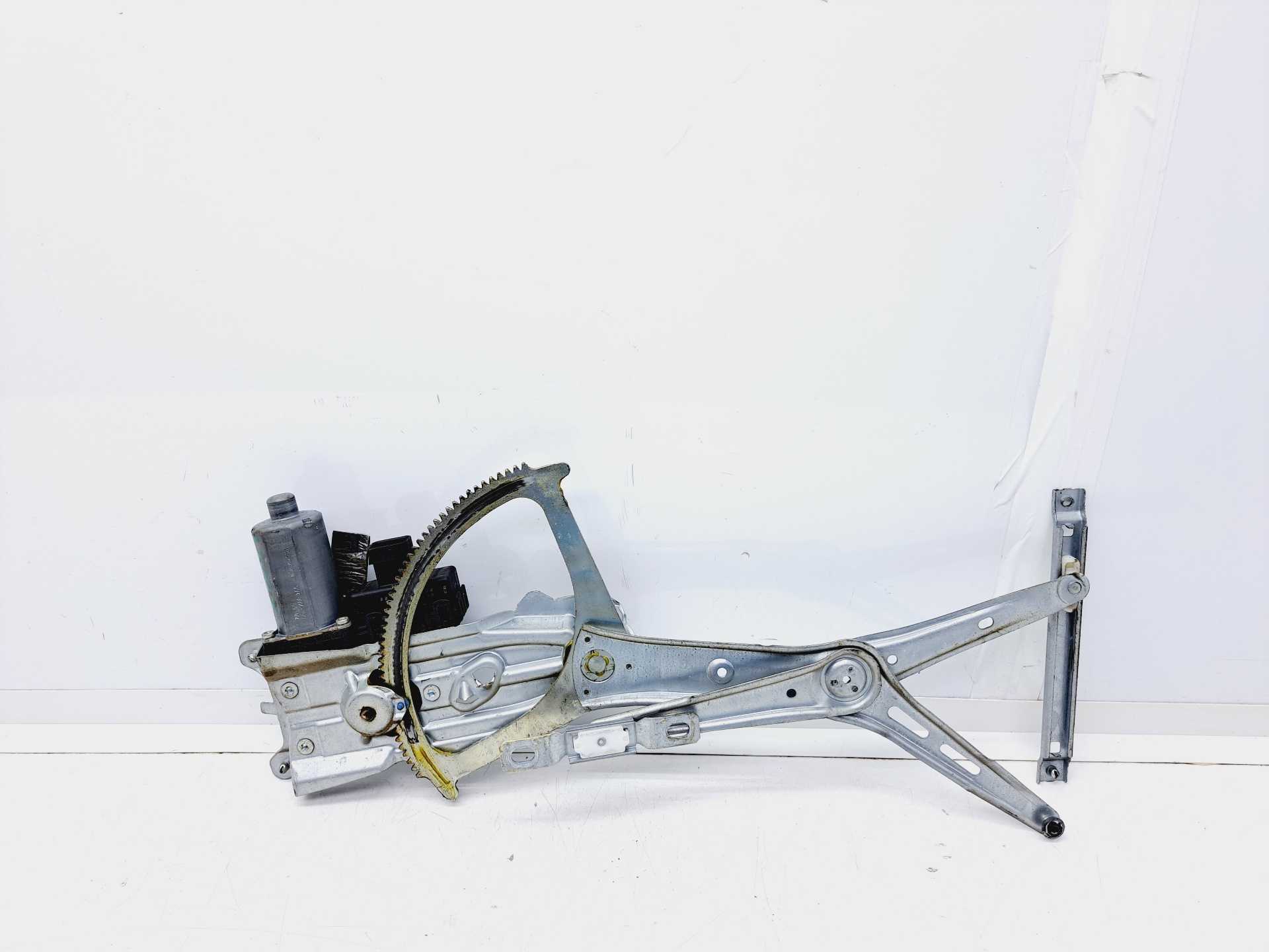 Recambio de elevalunas delantero derecho para opel astra h berlina cosmo referencia OEM IAM A330013100418RH 0130821989 BROSE BOS