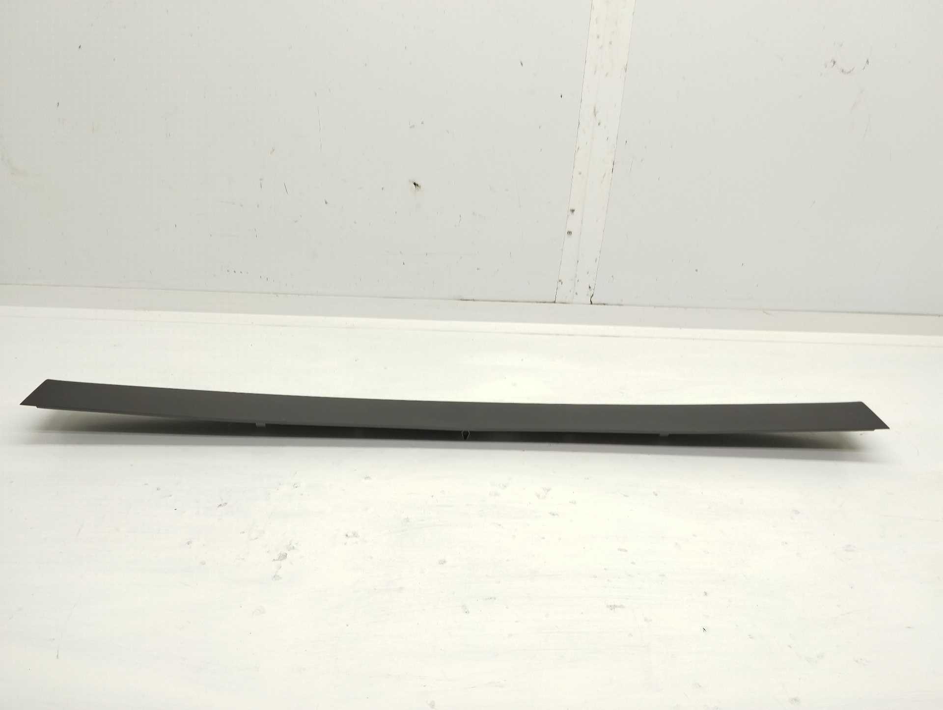 Recambio de moldura interior para volkswagen golf vii lim. 2.0 tsi referencia OEM IAM 5G6867617  