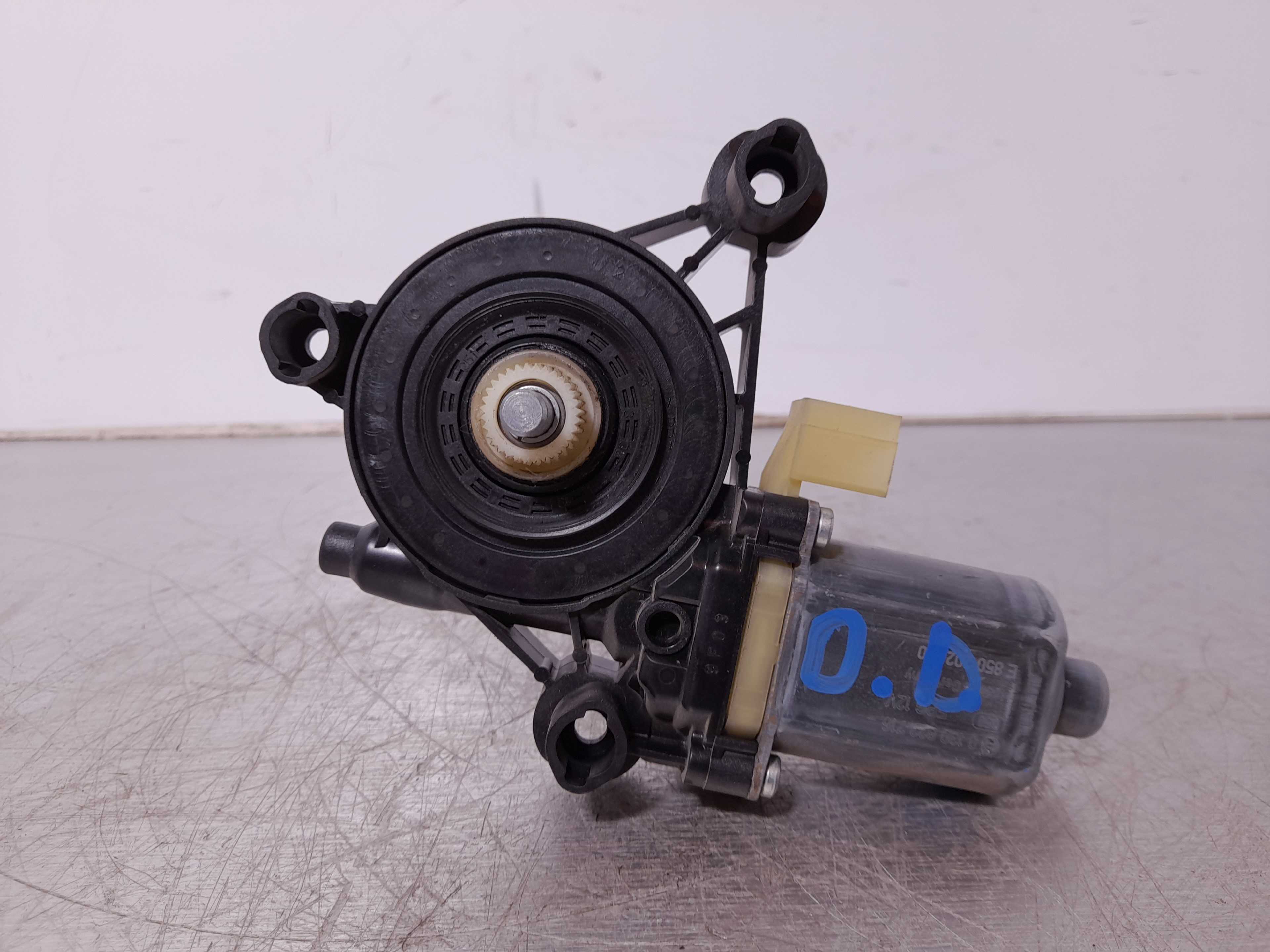 Recambio de motor elevalunas delantero derecho para seat leon (5f1) 1.6 tdi referencia OEM IAM 0130822716 BOSCH 