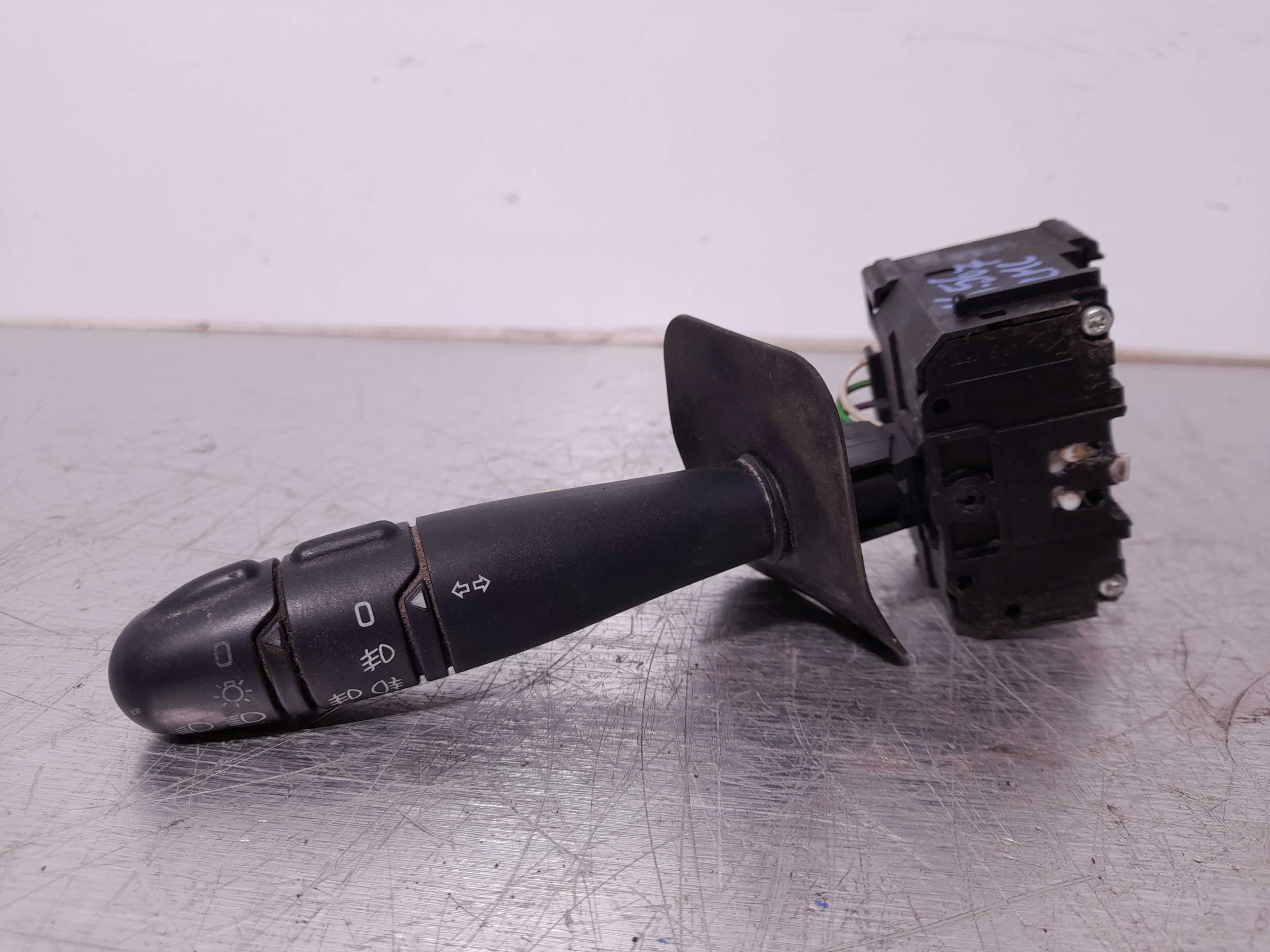 Recambio de mando intermitentes para renault clio ii fase ii (b/cb0) authentique referencia OEM IAM   