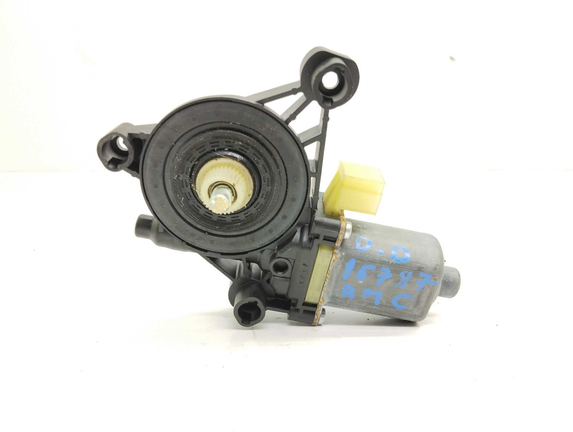 Recambio de motor elevalunas delantero derecho para volkswagen golf vii lim. 2.0 tsi referencia OEM IAM 5Q0950802B  