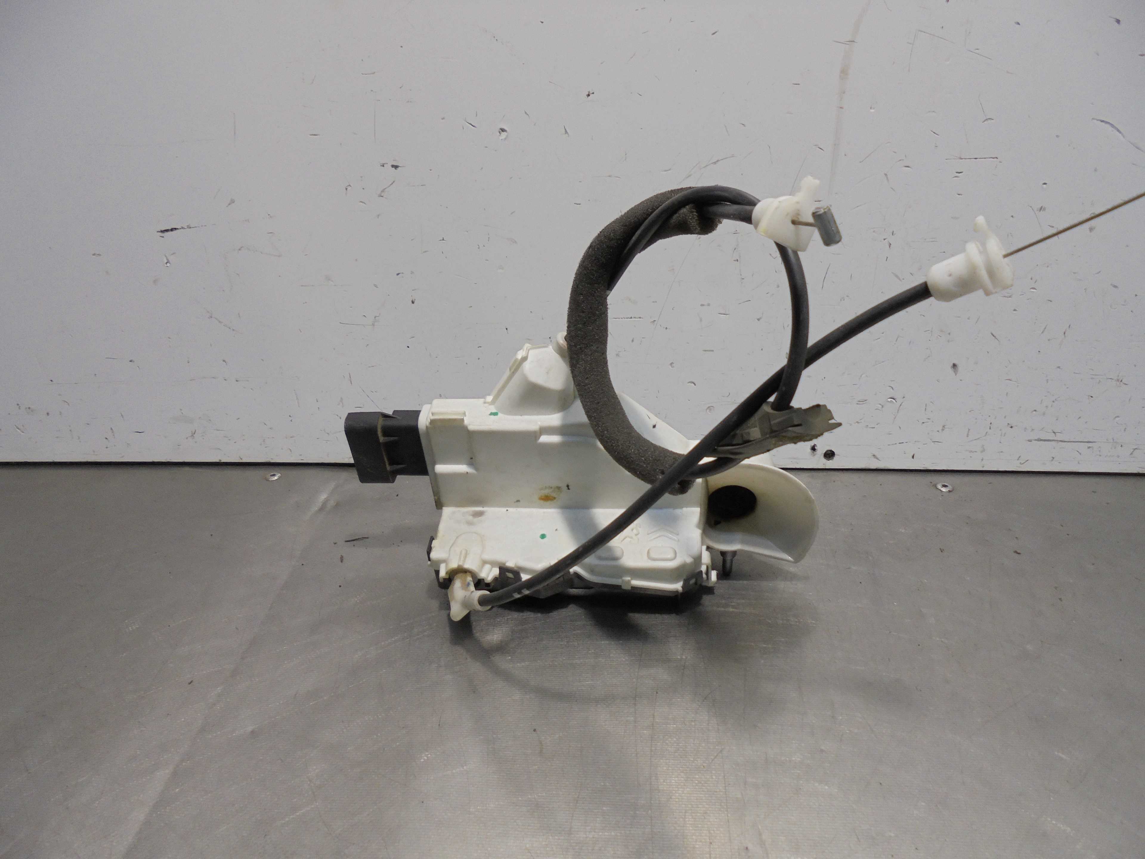 Recambio de cerradura puerta delantera izquierda para peugeot 5008 1.6 hdi fap referencia OEM IAM 006231 ELECTRICA 5 PUERTAS 