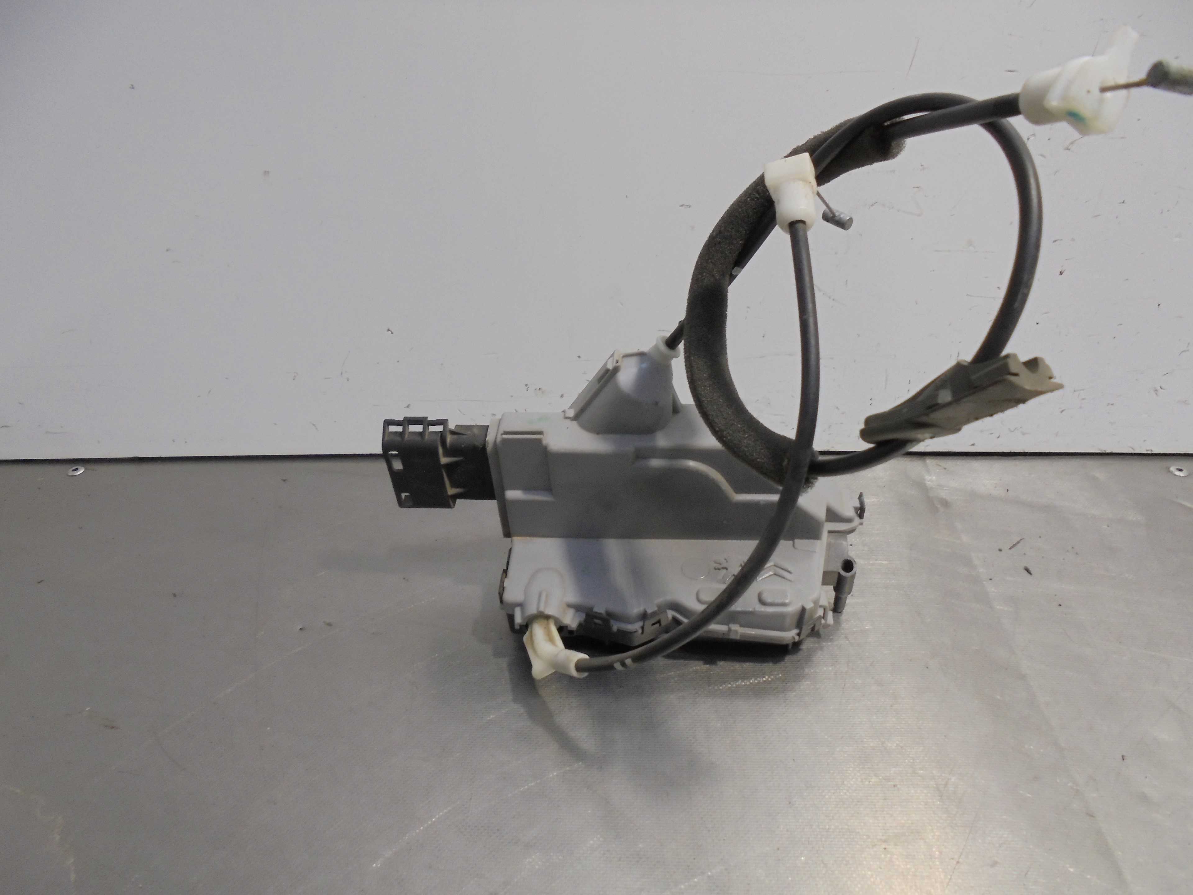 Recambio de cerradura puerta trasera izquierda para peugeot 5008 1.6 hdi fap referencia OEM IAM 006242 ELECTRICA 5 PUERTAS 