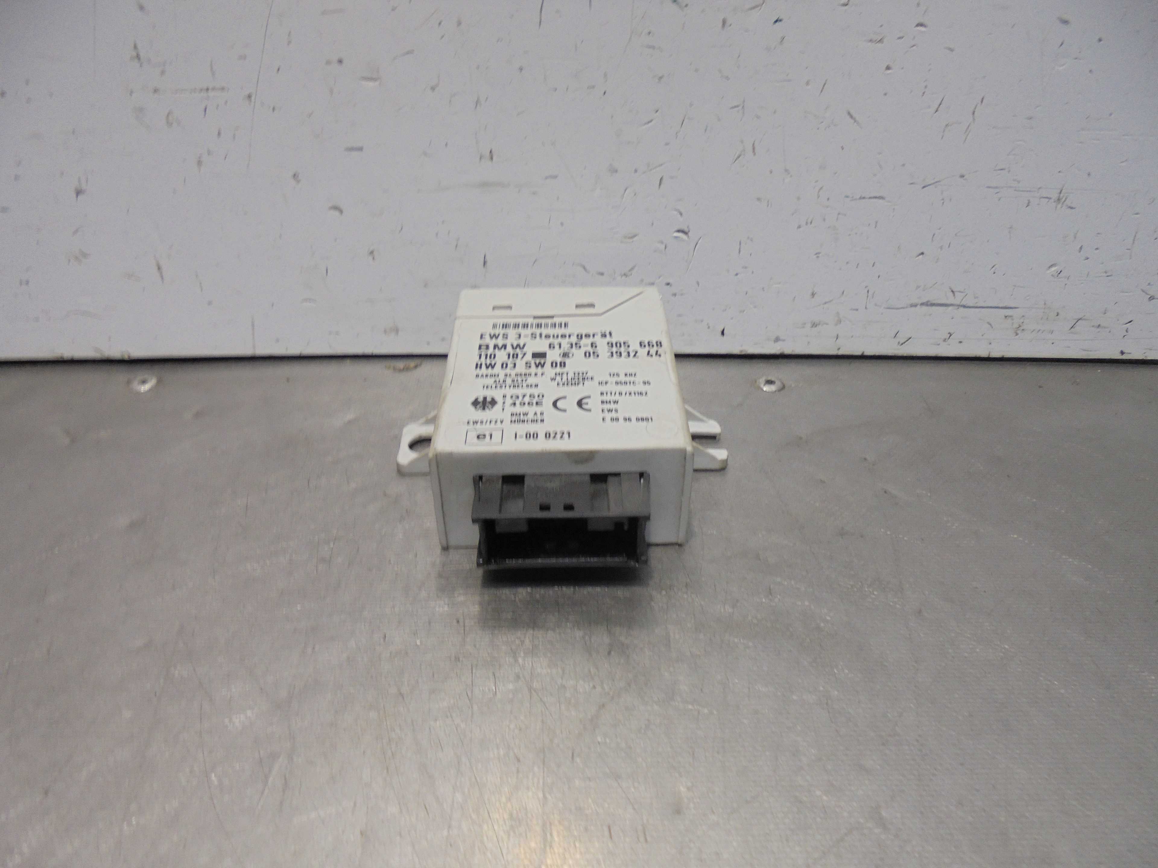 Recambio de centralita inmovilizador para bmw serie 3 berlina (e46) 320i referencia OEM IAM 61356905668 LUK 