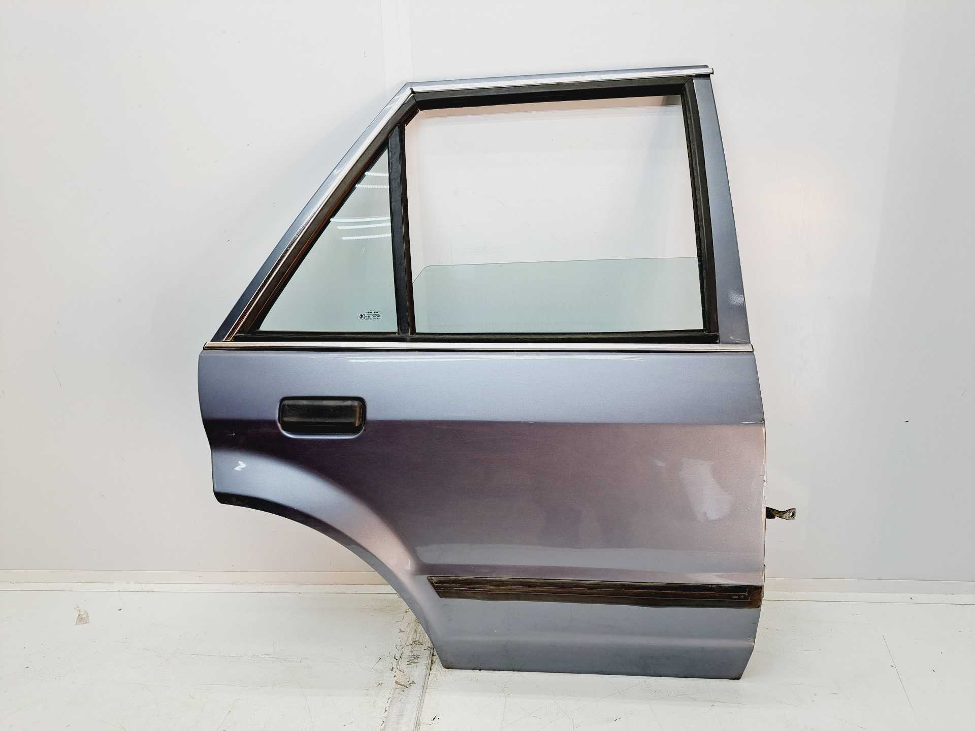 Recambio de puerta trasera derecha para ford orion referencia OEM IAM   