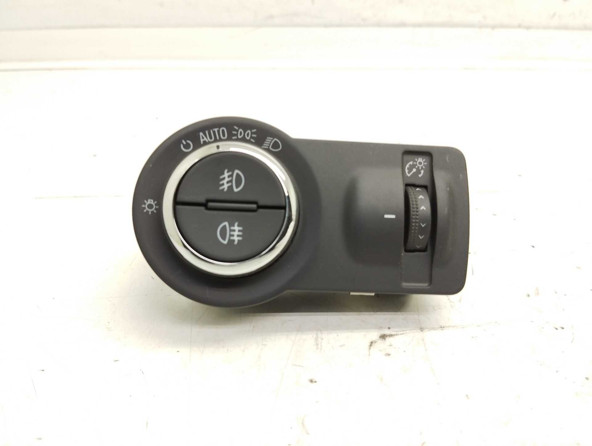 Recambio de mando luces para opel insignia berlina selective referencia OEM IAM 13268702  