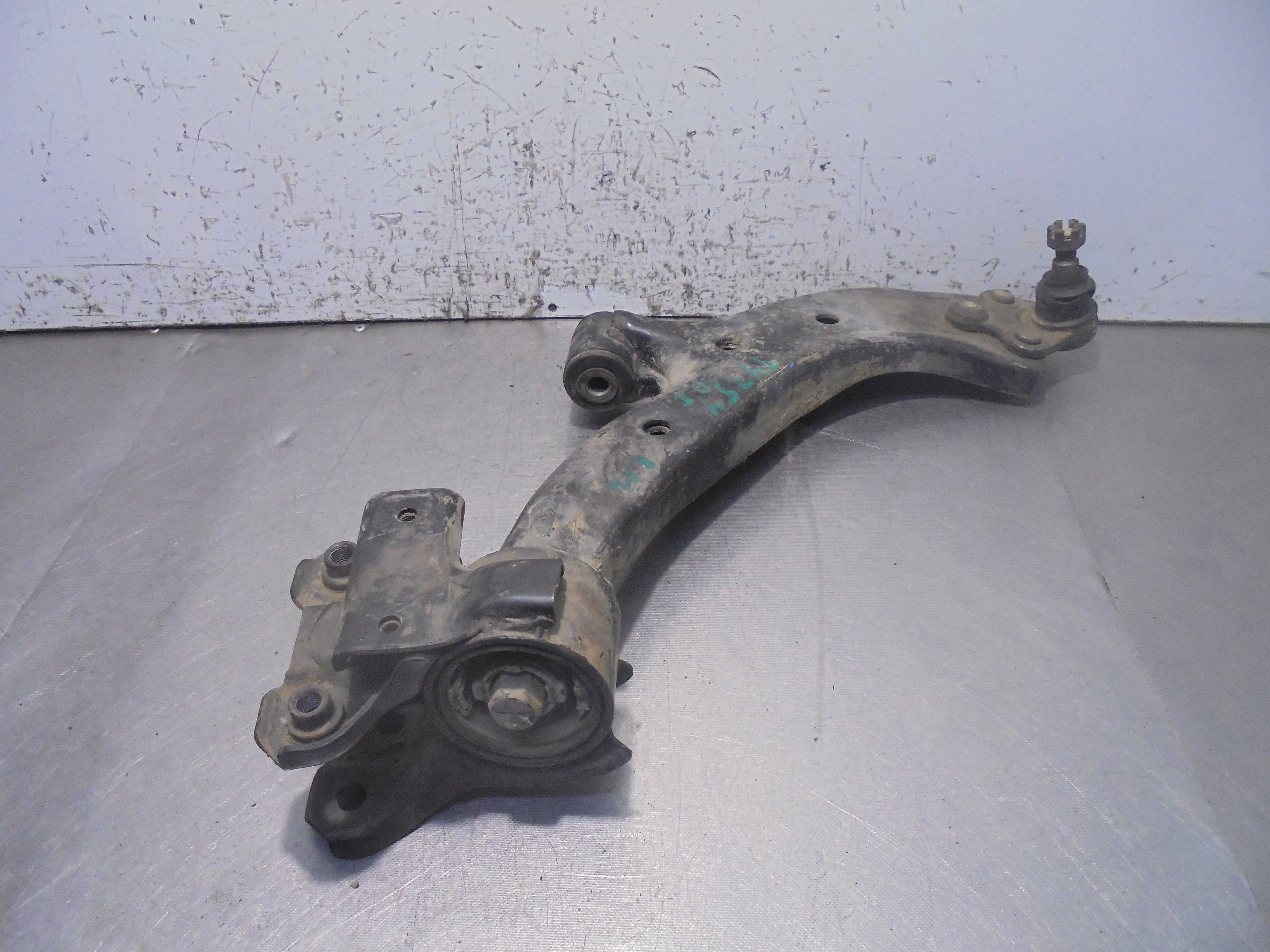 Recambio de brazo suspension inferior delantero derecho para honda cr-v (re) elegance referencia OEM IAM   