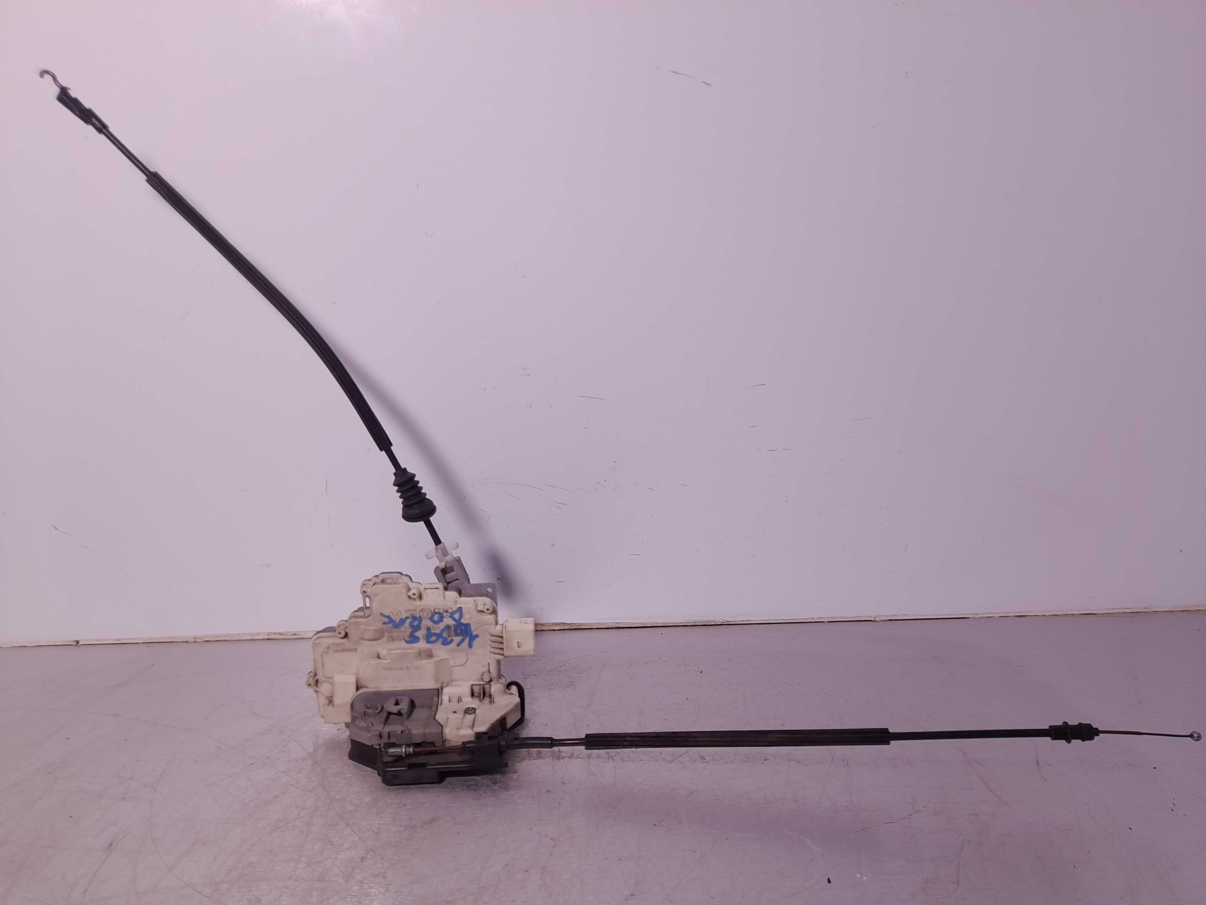 Recambio de cerradura puerta trasera derecha para volkswagen passat berlina (3c2) 2.0 tdi referencia OEM IAM 3C4839016A  