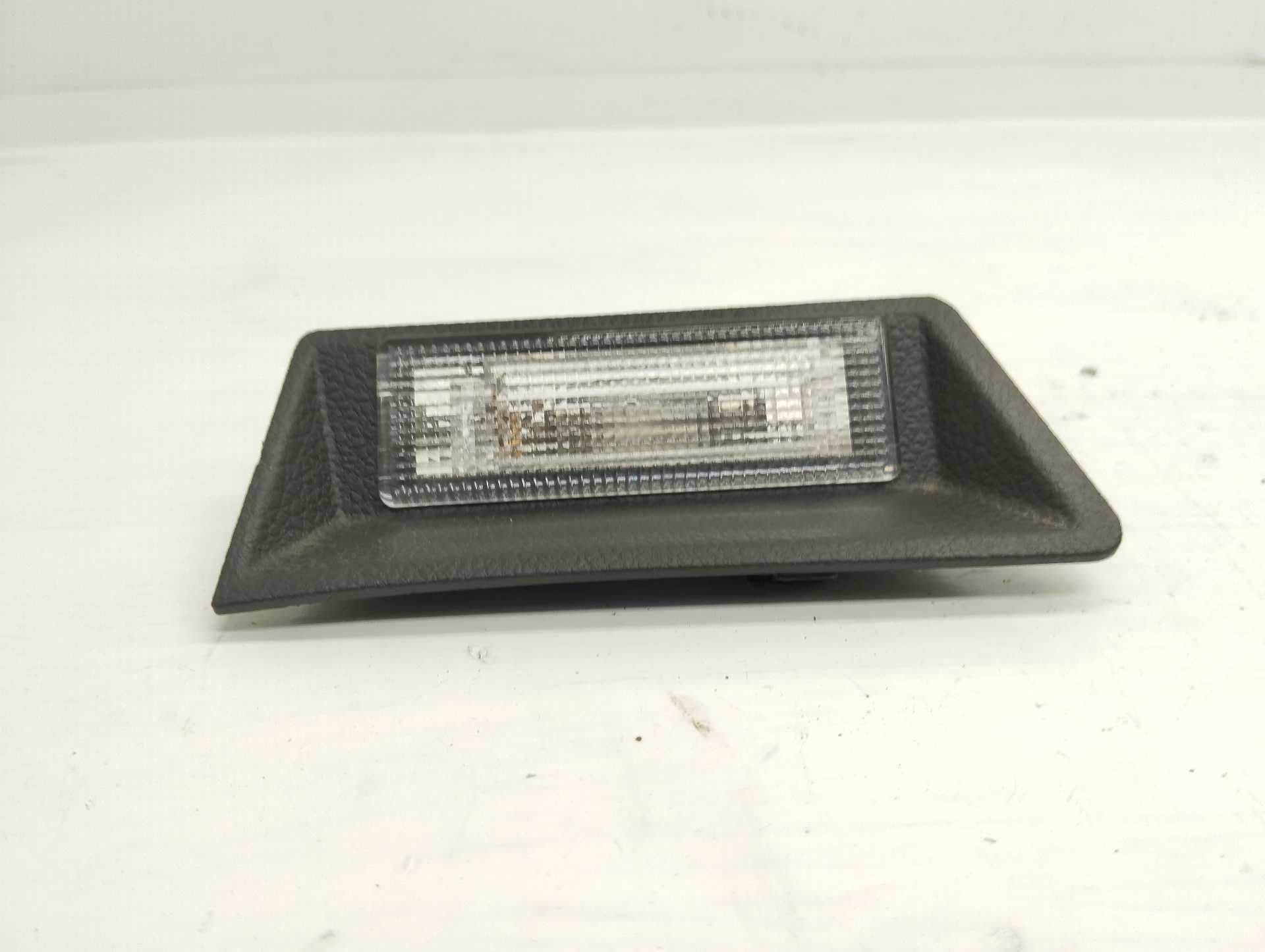 Recambio de piloto matricula para volkswagen golf vii lim. 2.0 tsi referencia OEM IAM   