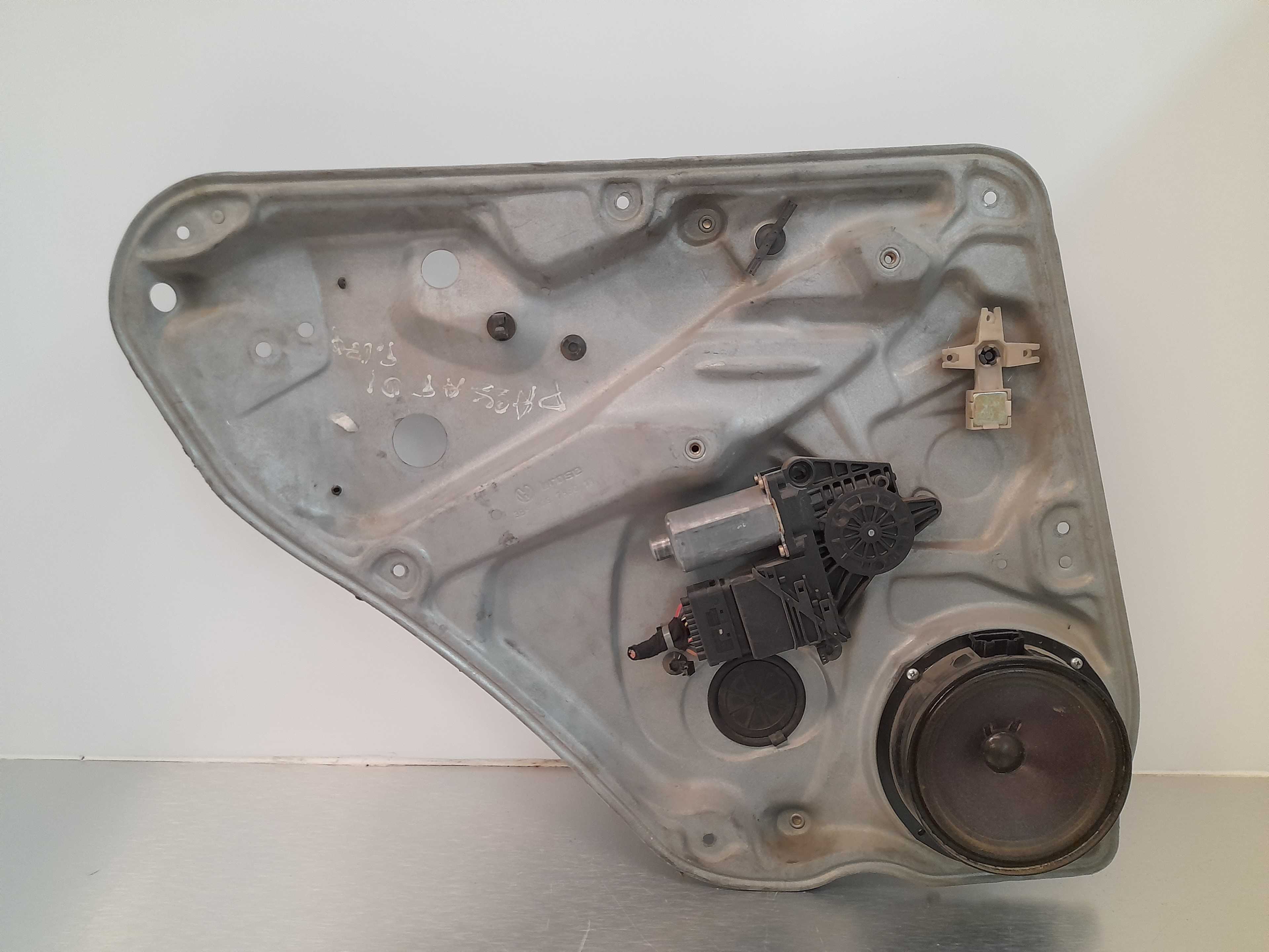 Recambio de elevalunas trasero izquierdo para volkswagen passat berlina (3b2) comfortline referencia OEM IAM 3B9839755C  