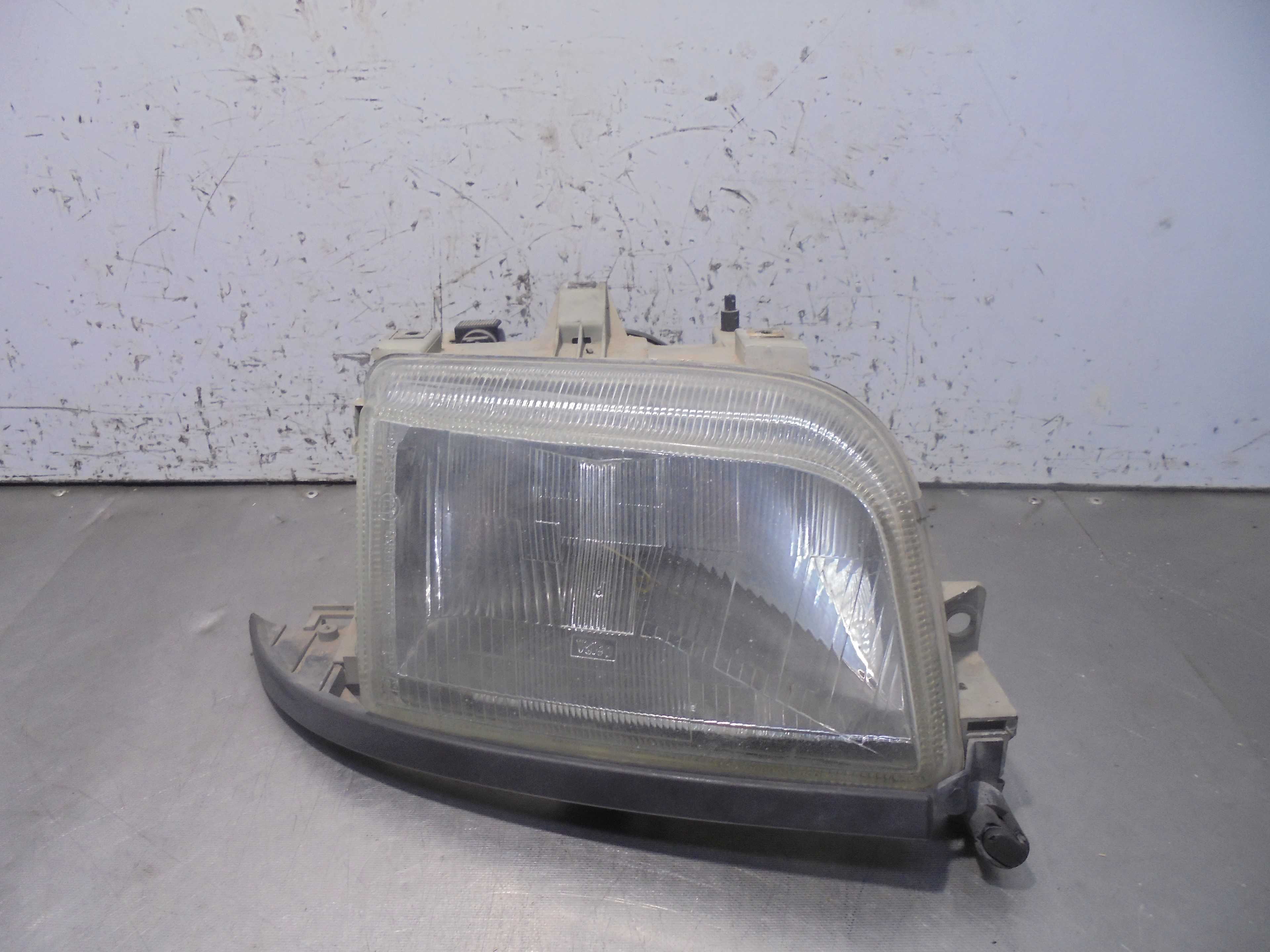 Recambio de faro derecho para renault clio i fase i+ii (b/c57) referencia OEM IAM   