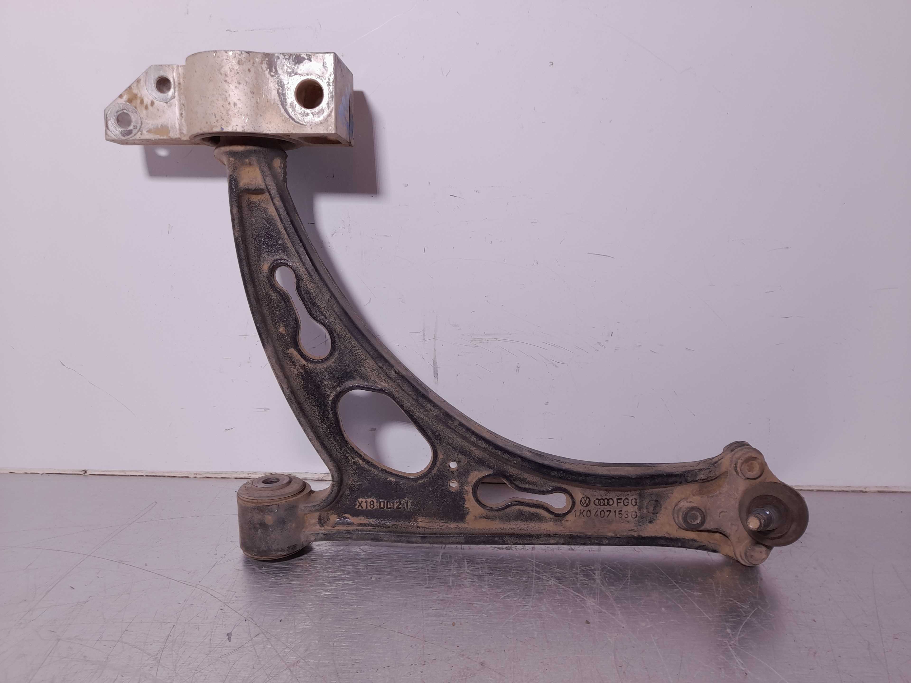 Recambio de brazo suspension inferior delantero izquierdo para seat leon (1p1) comfort limited referencia OEM IAM 1K0407153D  