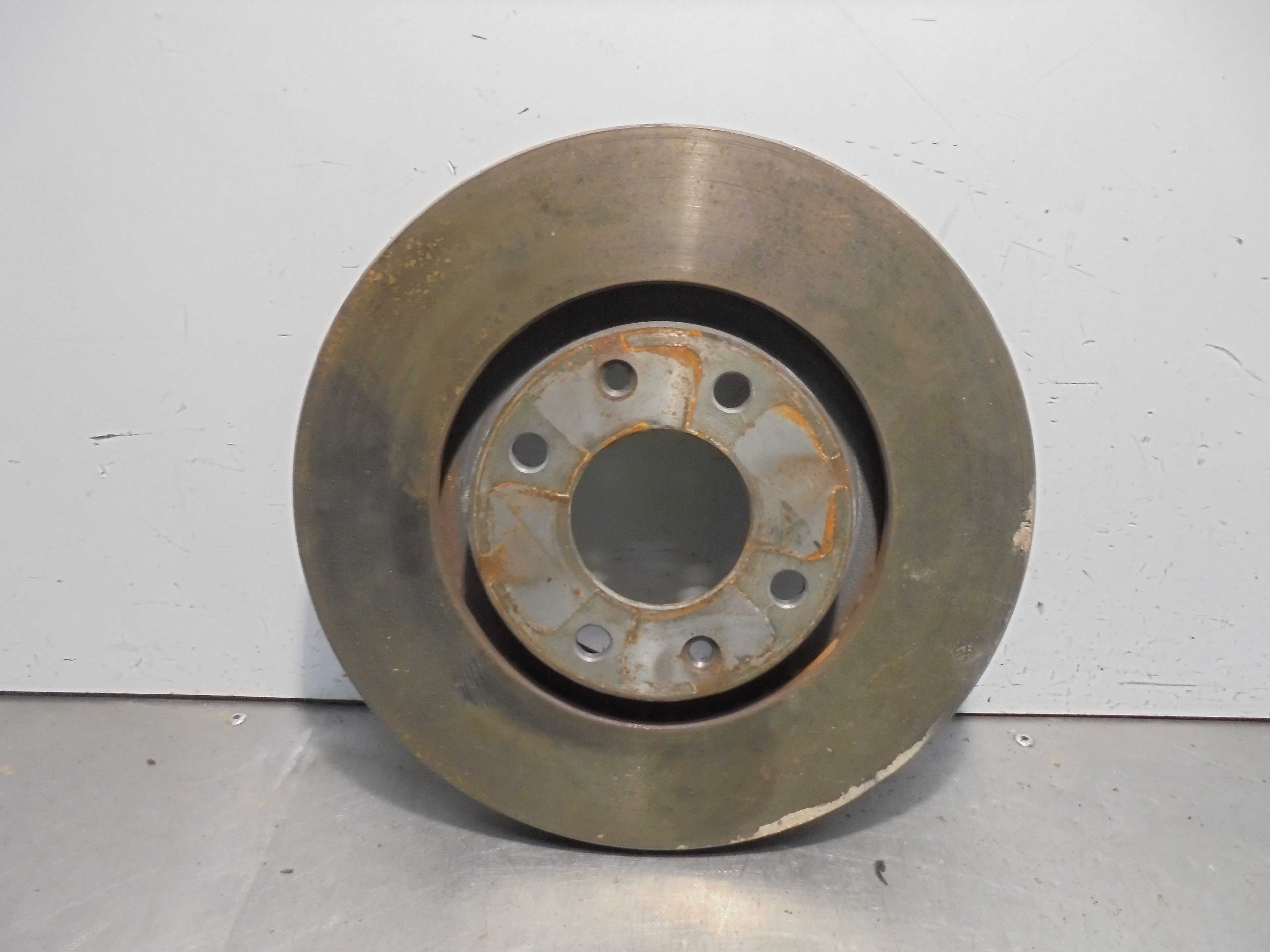 Recambio de disco freno delantero derecho para peugeot 5008 1.6 hdi fap referencia OEM IAM   
