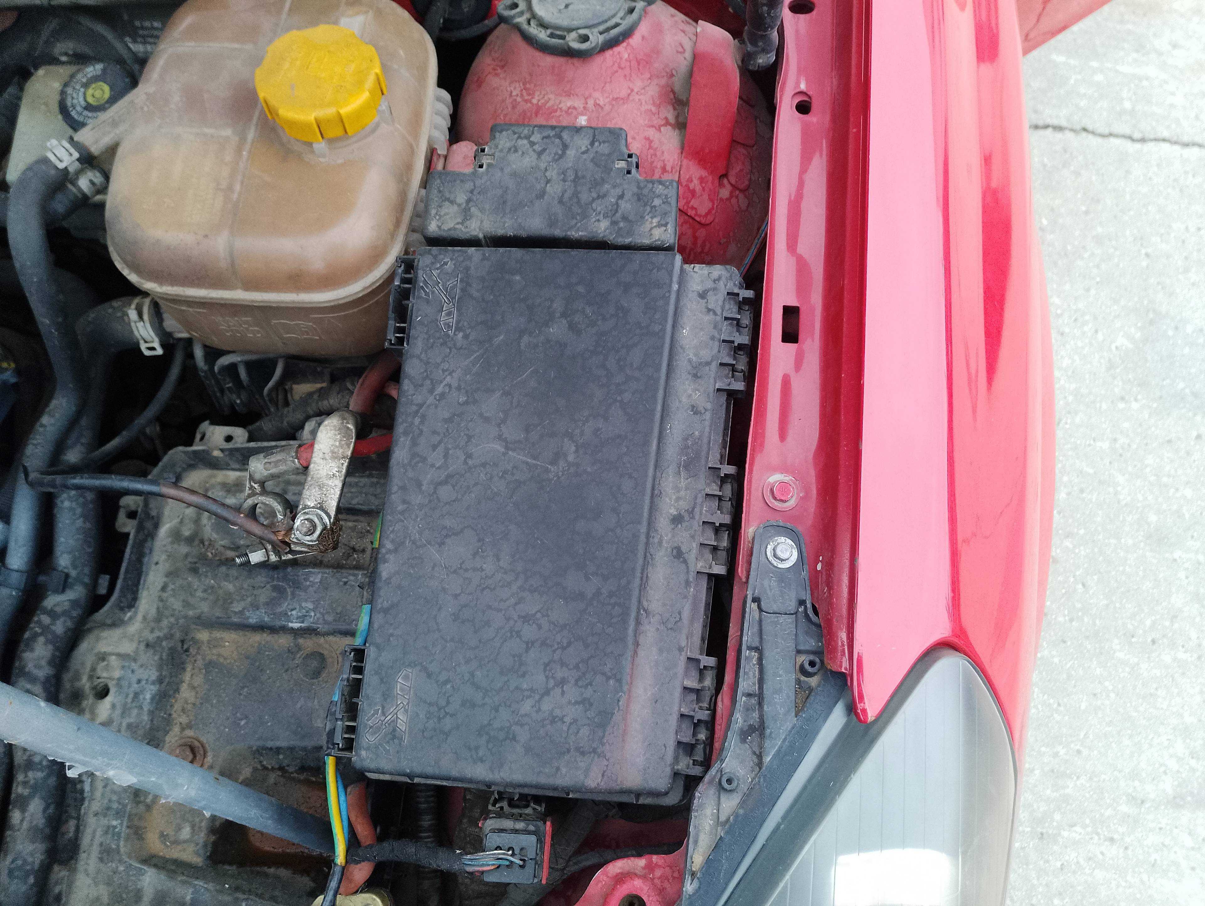 Recambio de caja reles / fusibles para opel astra gtc cosmo referencia OEM IAM   