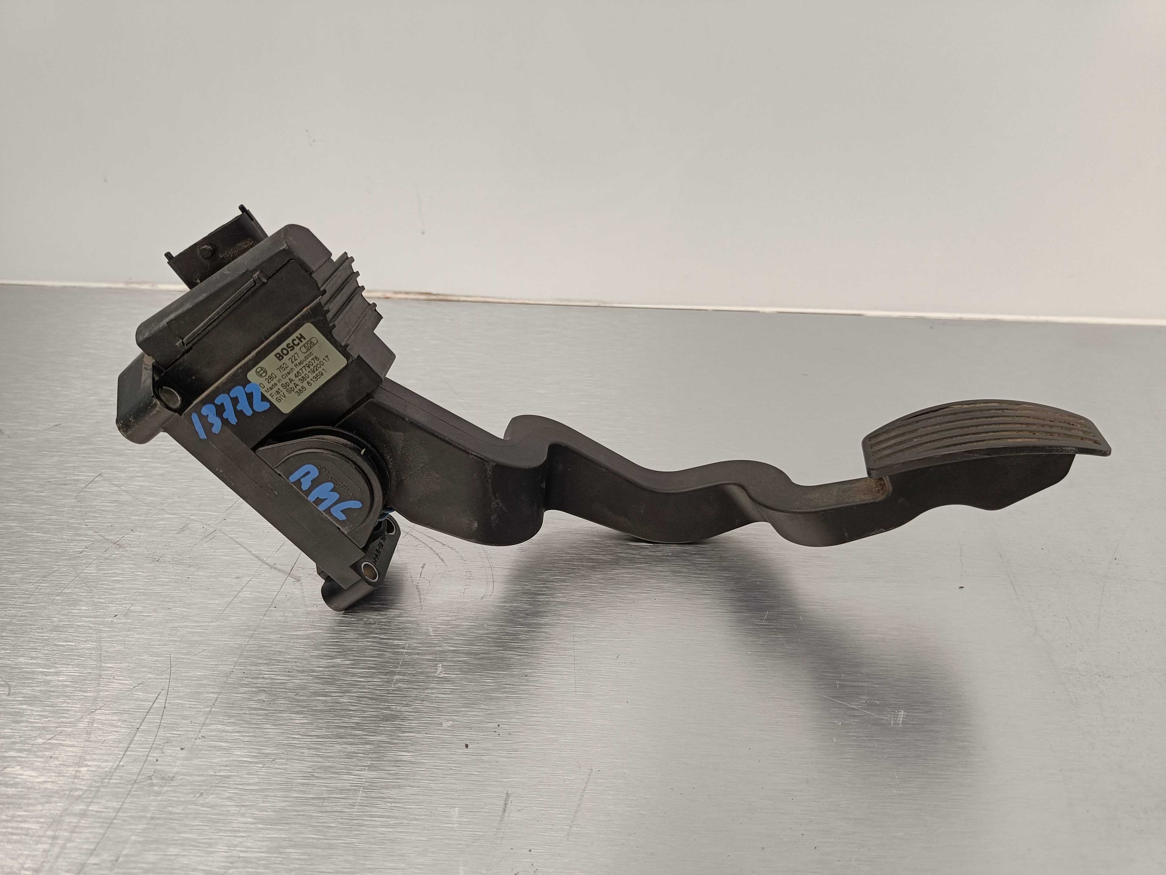 Recambio de pedal acelerador para fiat stilo (192) 1.4 16v feel (04.2006) referencia OEM IAM 0280752227 BOSCH 