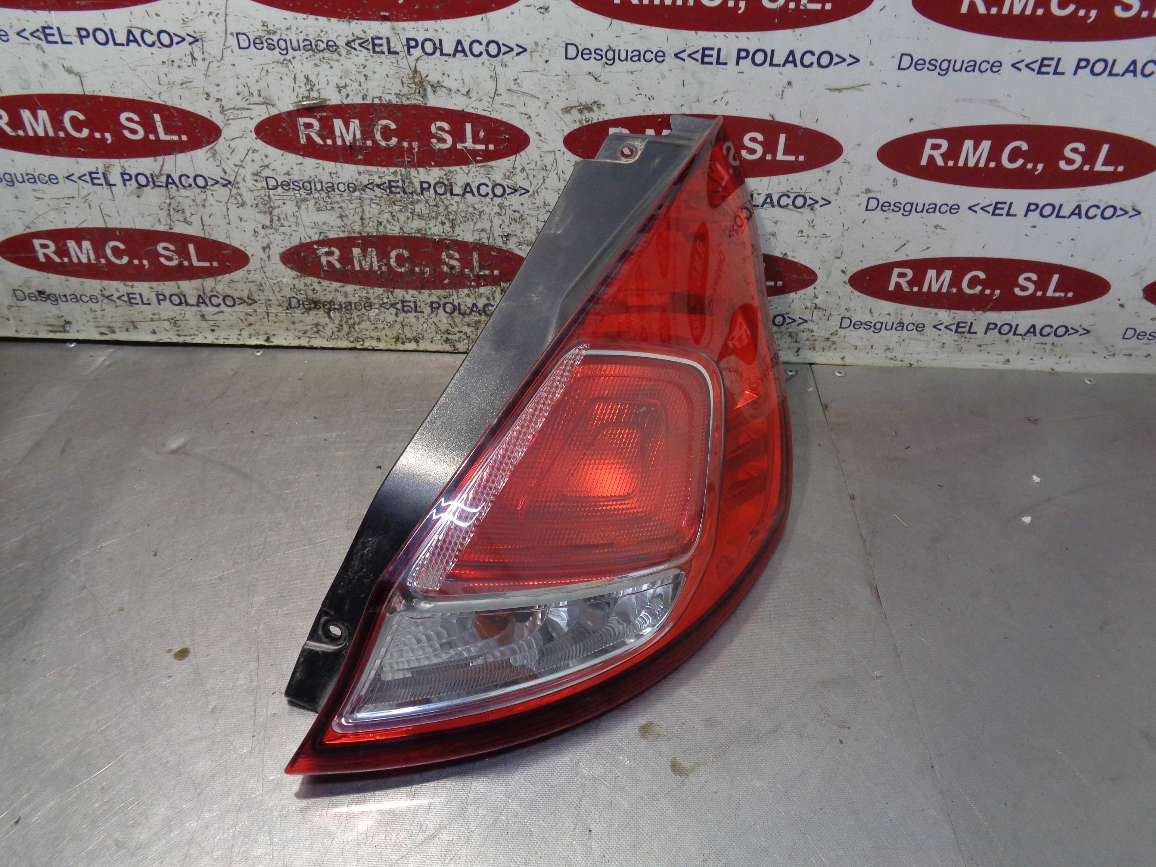 Recambio de piloto trasero derecho para ford fiesta (ccn) ambiente referencia OEM IAM C1BB13404  