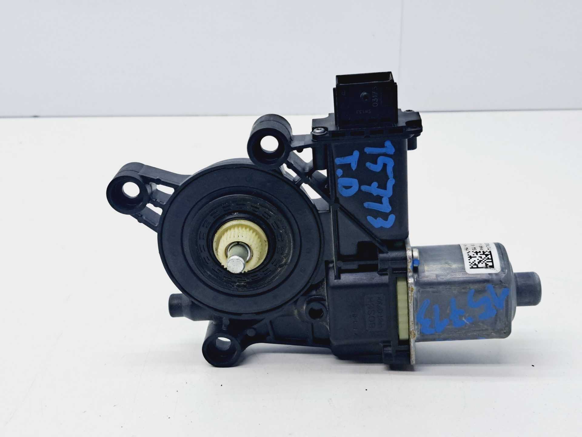 Recambio de motor elevalunas trasero derecho para alfa romeo stelvio (630) executive 4wd referencia OEM IAM M16226 BOSCH 