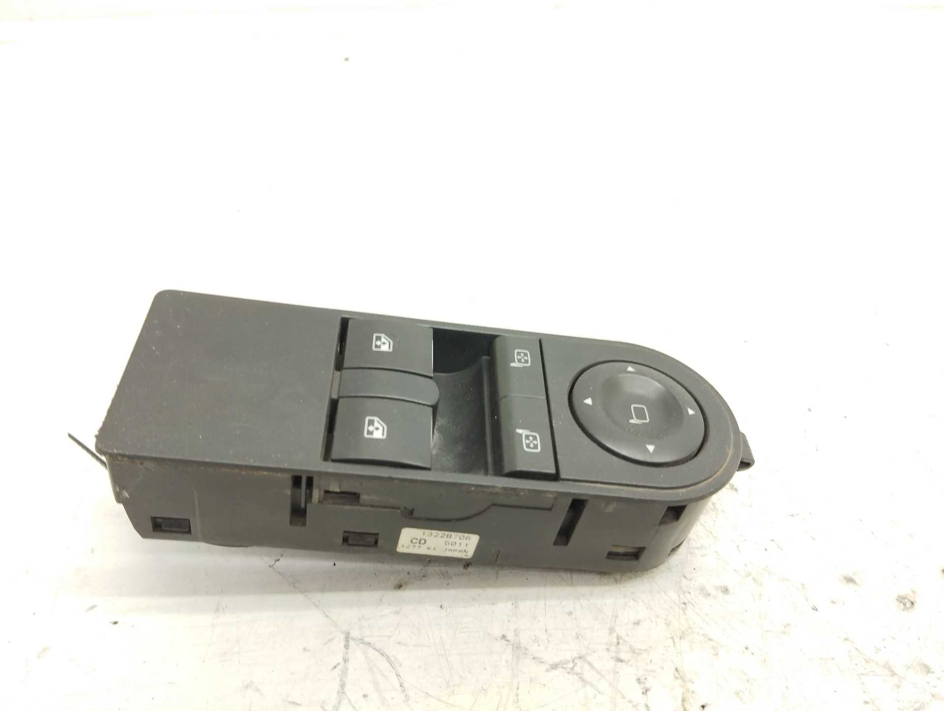Recambio de mando elevalunas delantero izquierdo para opel astra gtc cosmo referencia OEM IAM 13228706  