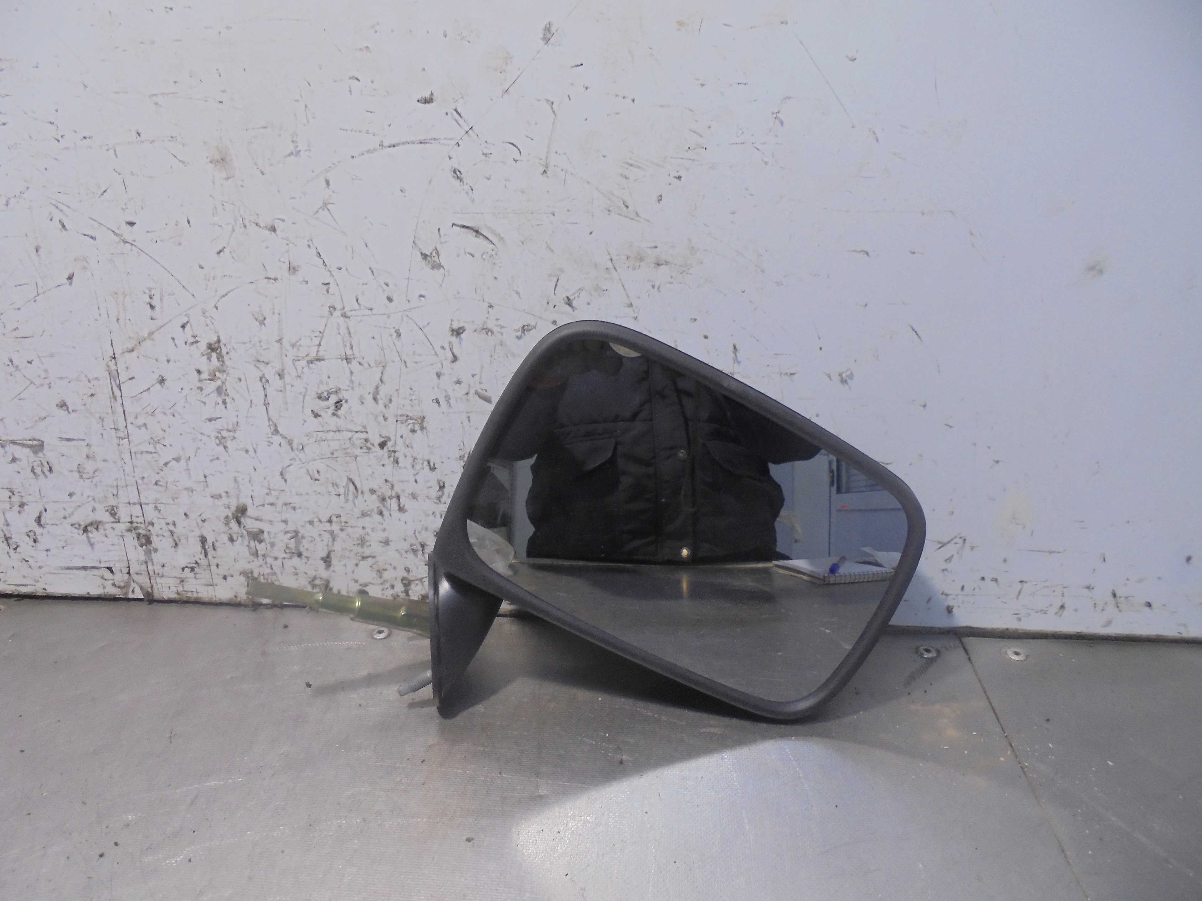 Recambio de retrovisor derecho para ford fiesta berl./express referencia OEM IAM 006288  