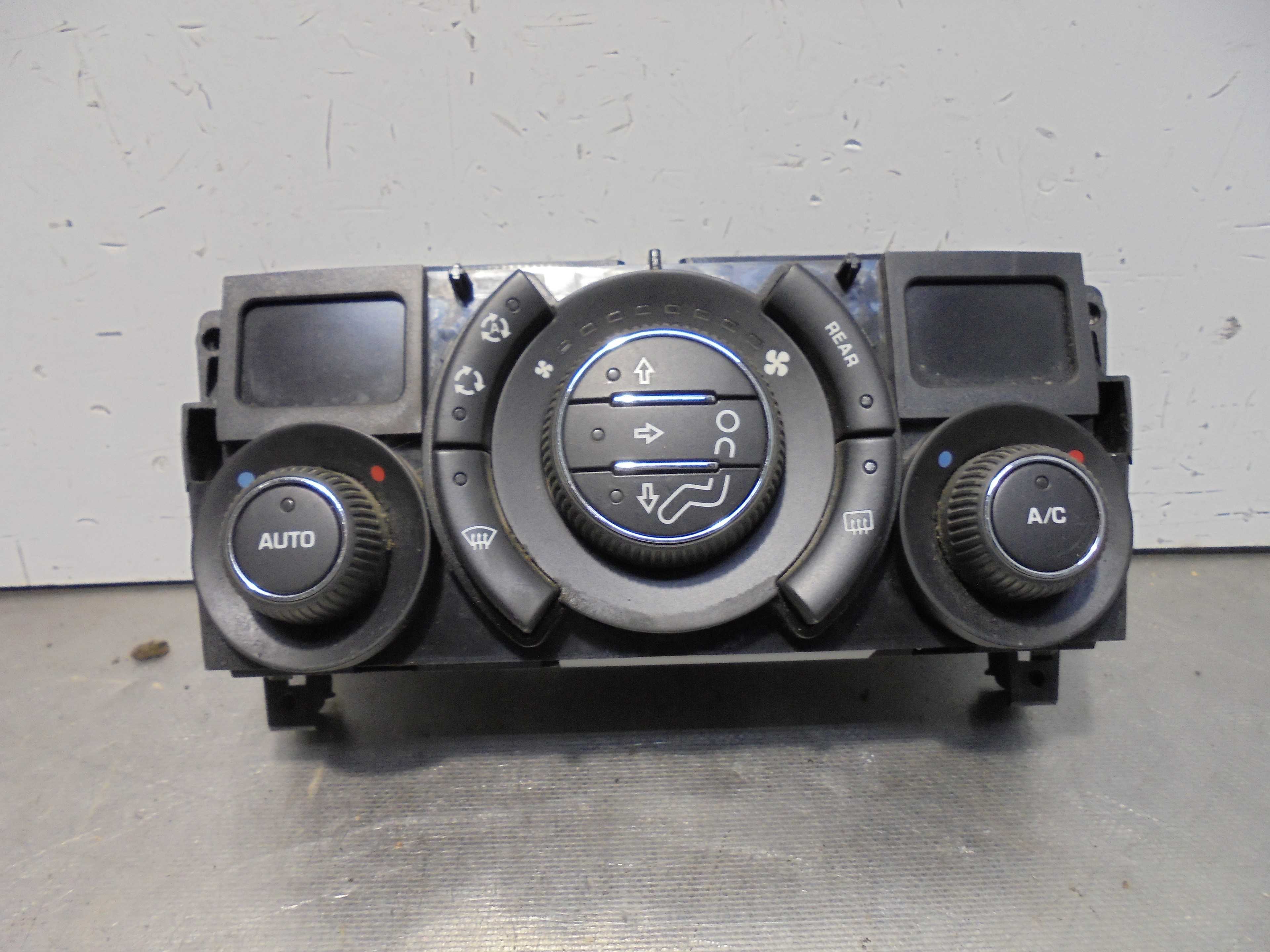Recambio de mando climatizador para peugeot 5008 1.6 hdi fap referencia OEM IAM 96738323XT BEHR 