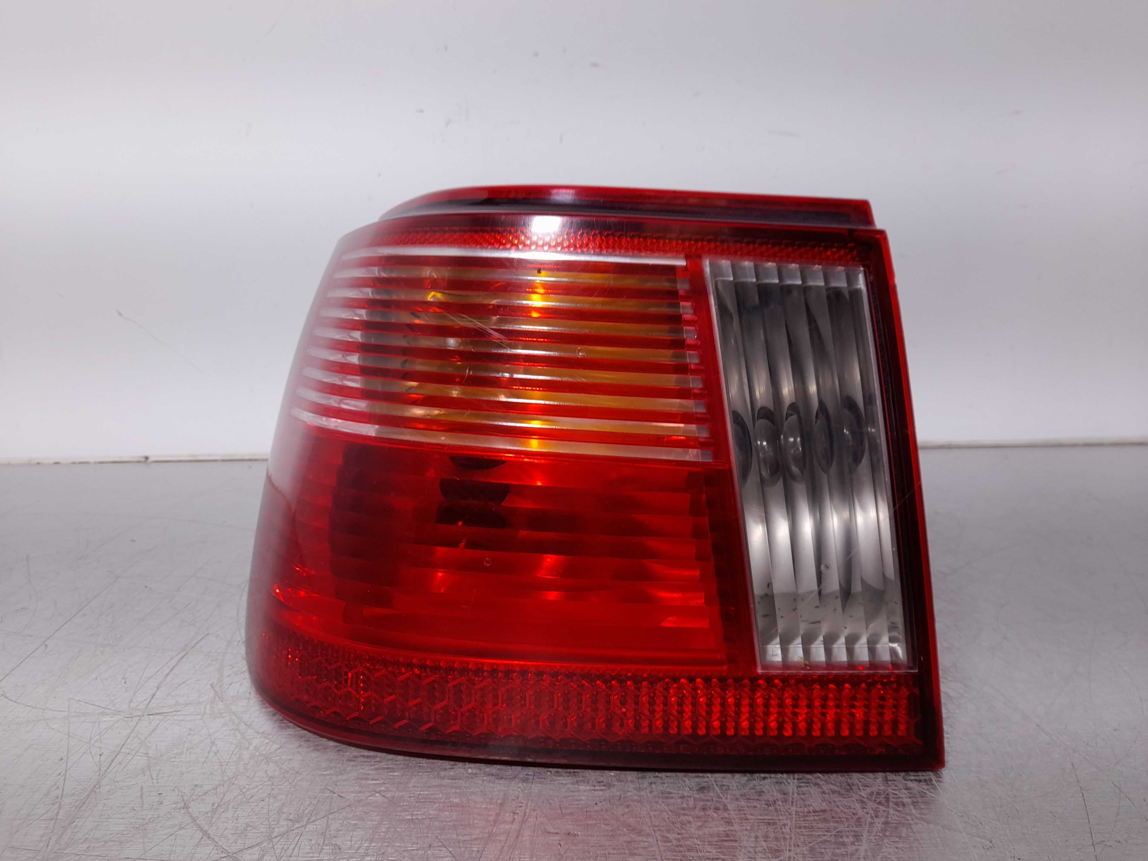 Recambio de piloto trasero izquierdo para seat ibiza (6k1) select referencia OEM IAM 6K6945257 HELLA 