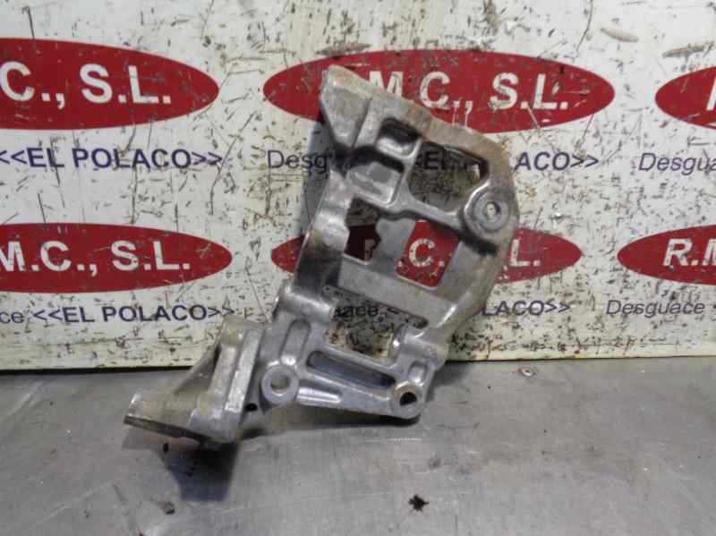 Recambio de soporte alternador para nissan terrano/terrano.ii (r20) aventura referencia OEM IAM   