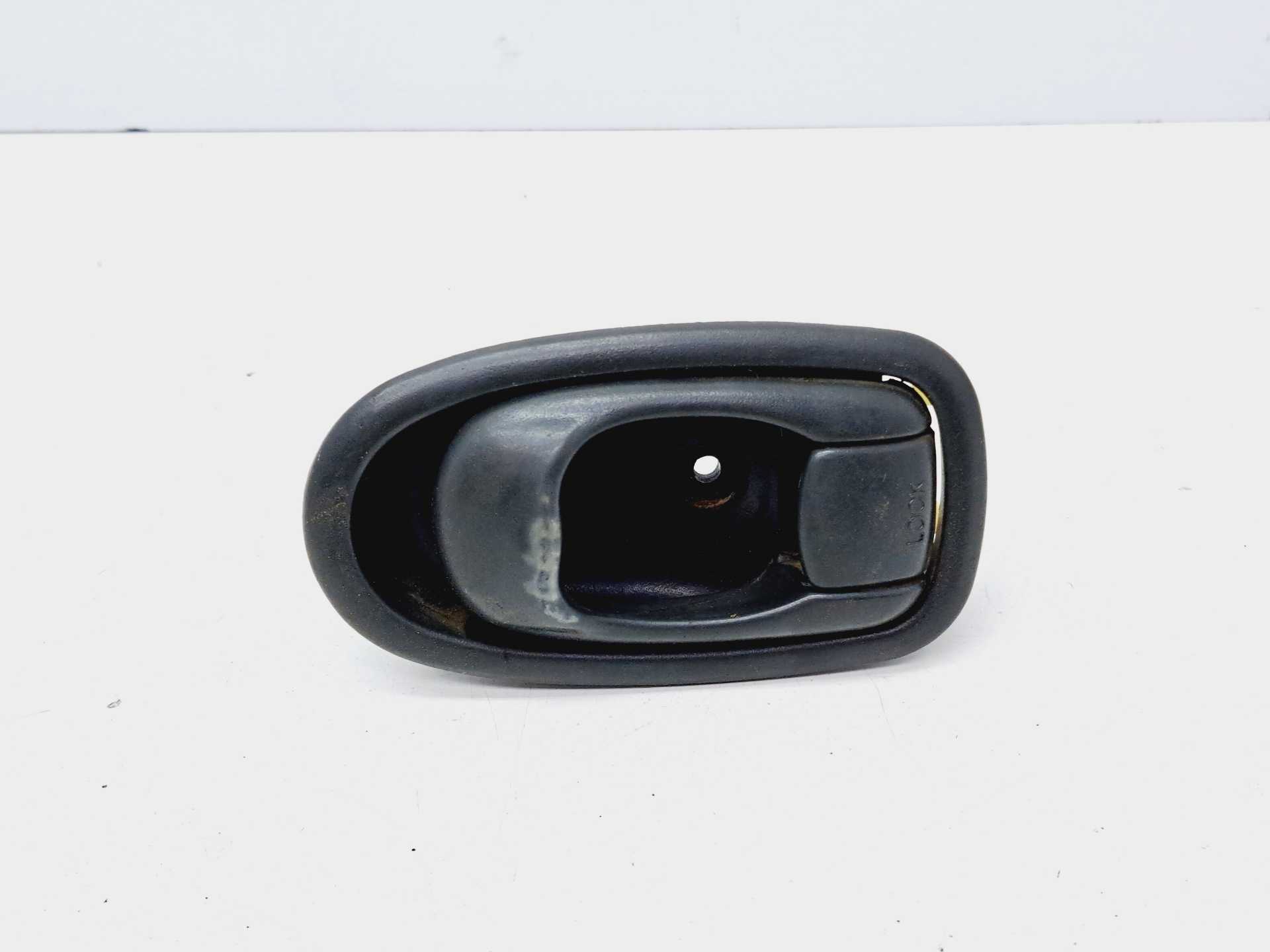 Recambio de maneta interior trasera derecha para hyundai lantra berlina (rd) 1.9 d gls referencia OEM IAM 826132900  