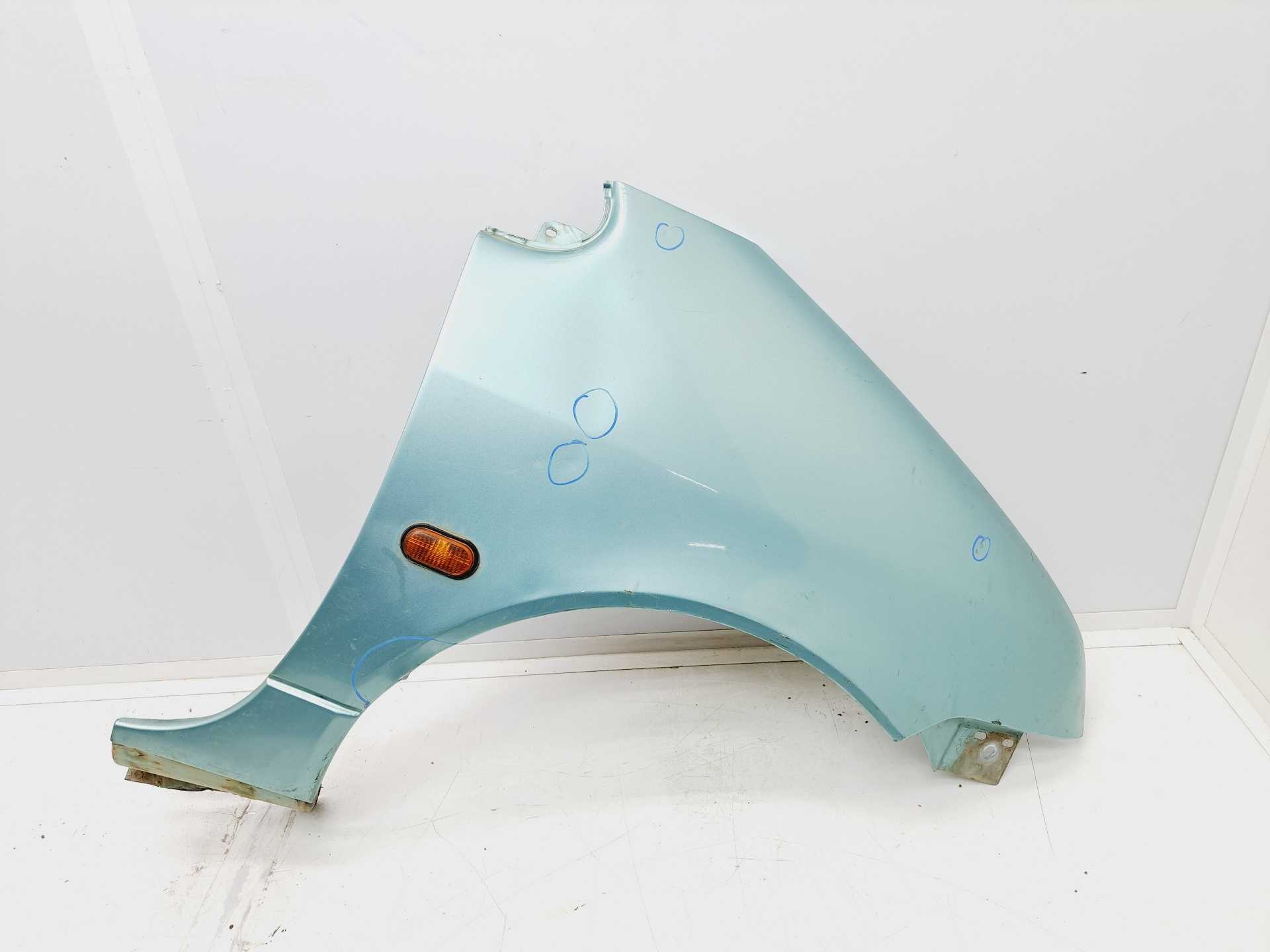 Recambio de aleta delantera derecha para renault twingo (co6) referencia OEM IAM   