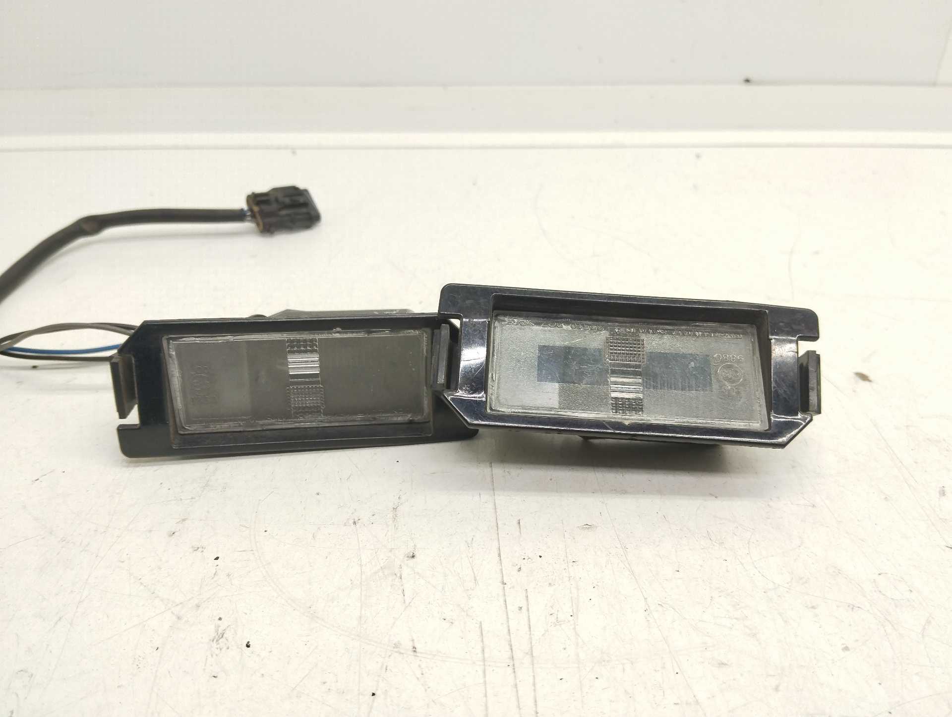 Recambio de piloto matricula para hyundai i20 1.2 16v cat referencia OEM IAM 925102C7  